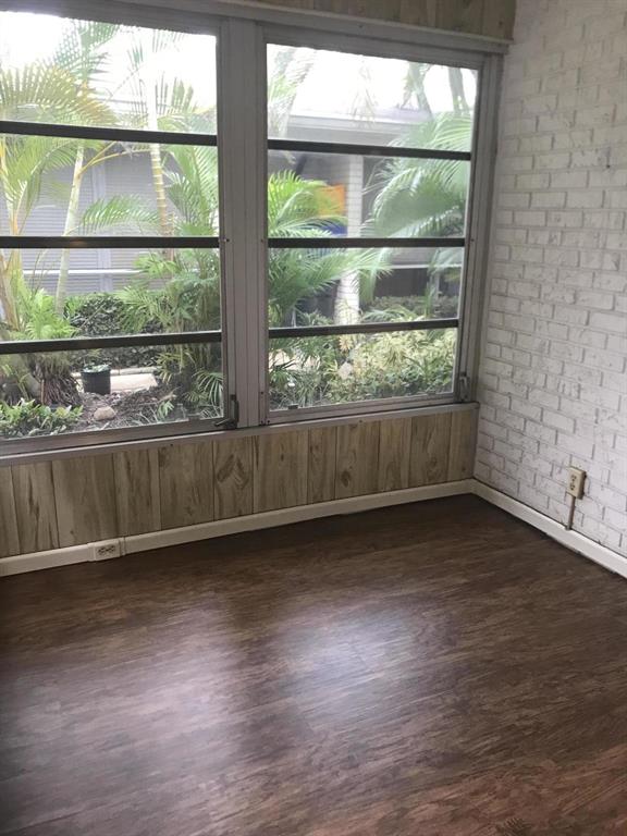 LIMETREE CONDO - Residential