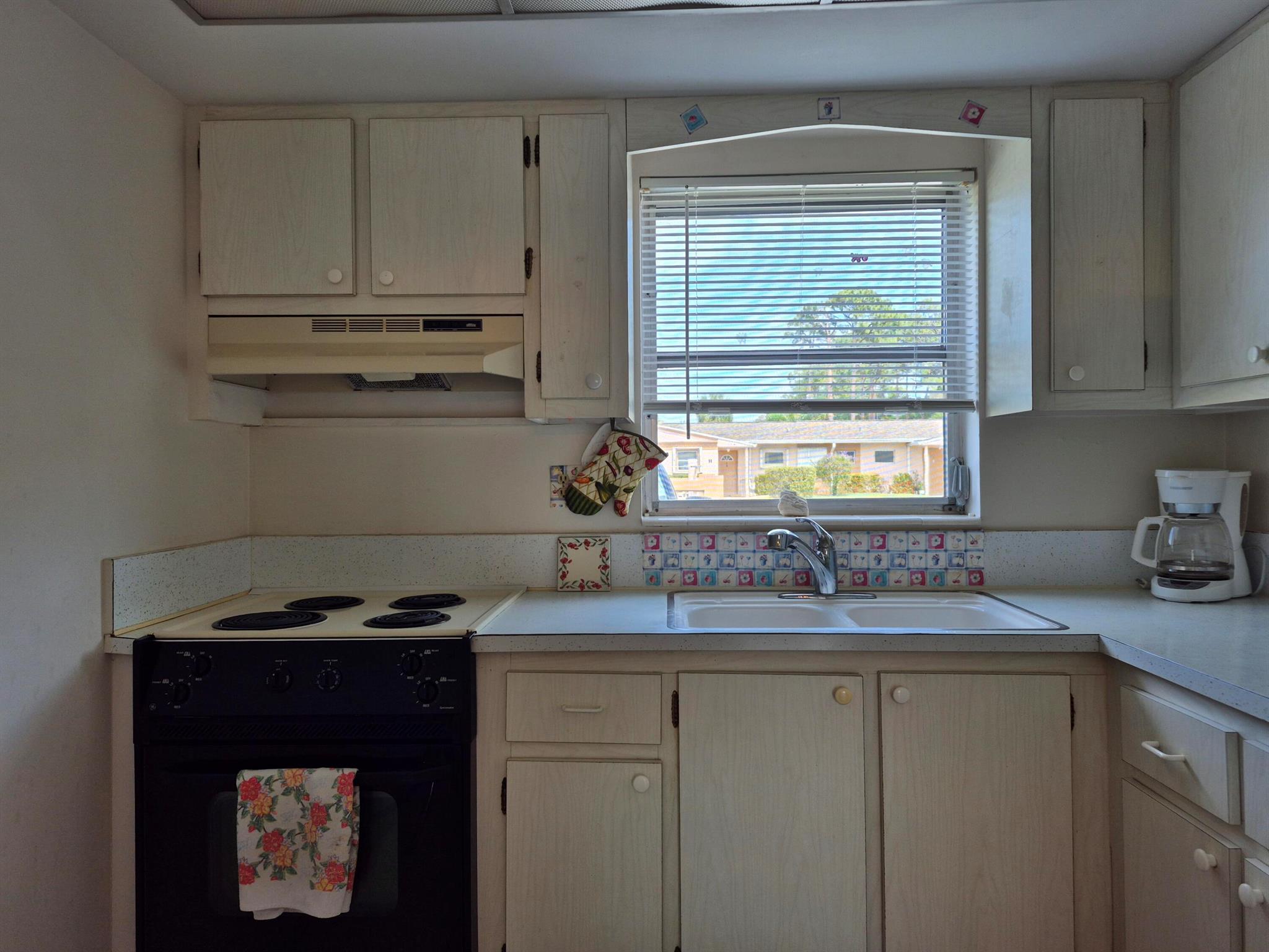 CRESTHAVEN VILLAS CONDO 25 - Residential