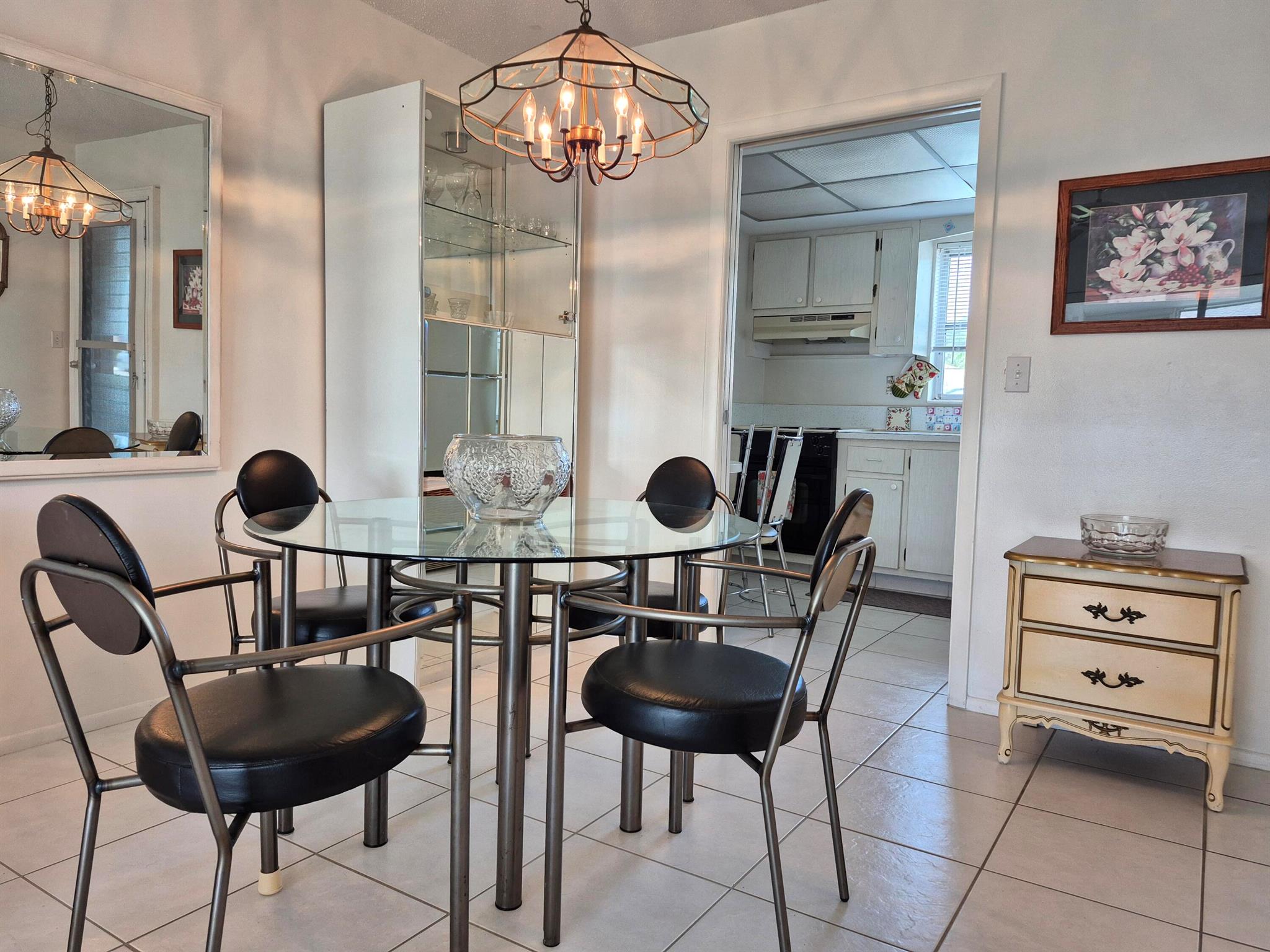 CRESTHAVEN VILLAS CONDO 25 - Residential