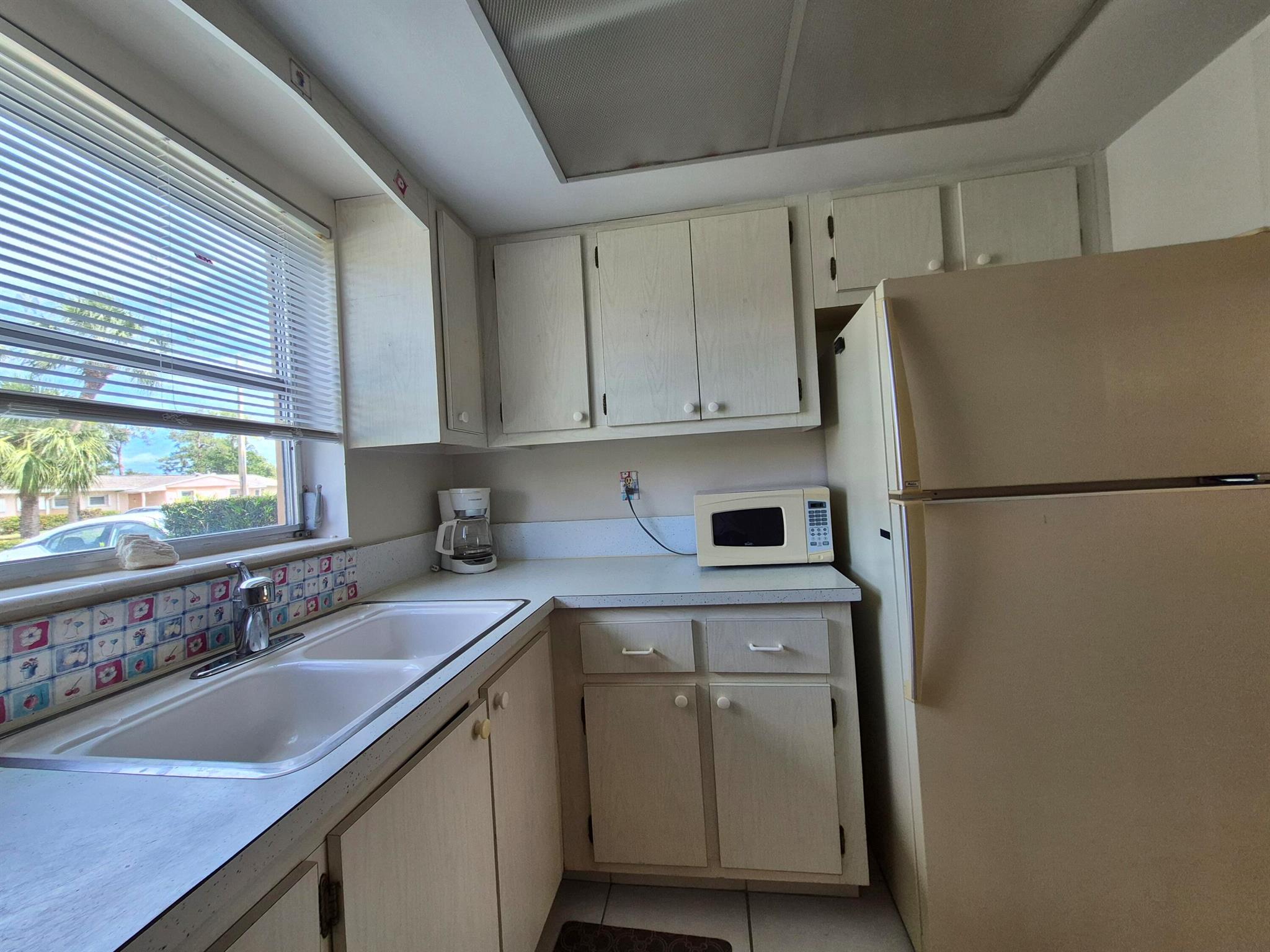 CRESTHAVEN VILLAS CONDO 25 - Residential