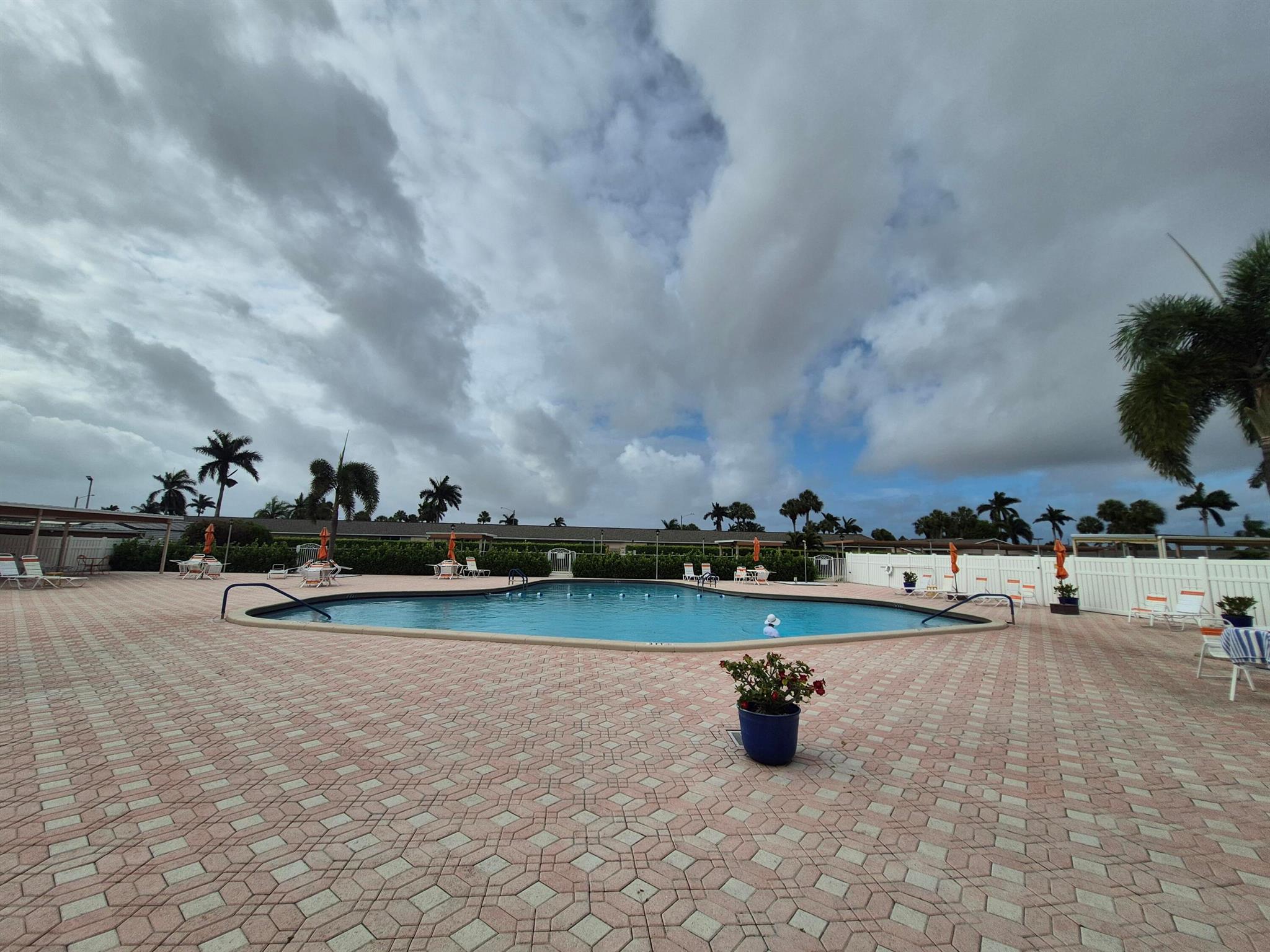 CRESTHAVEN VILLAS CONDO 25 - Residential