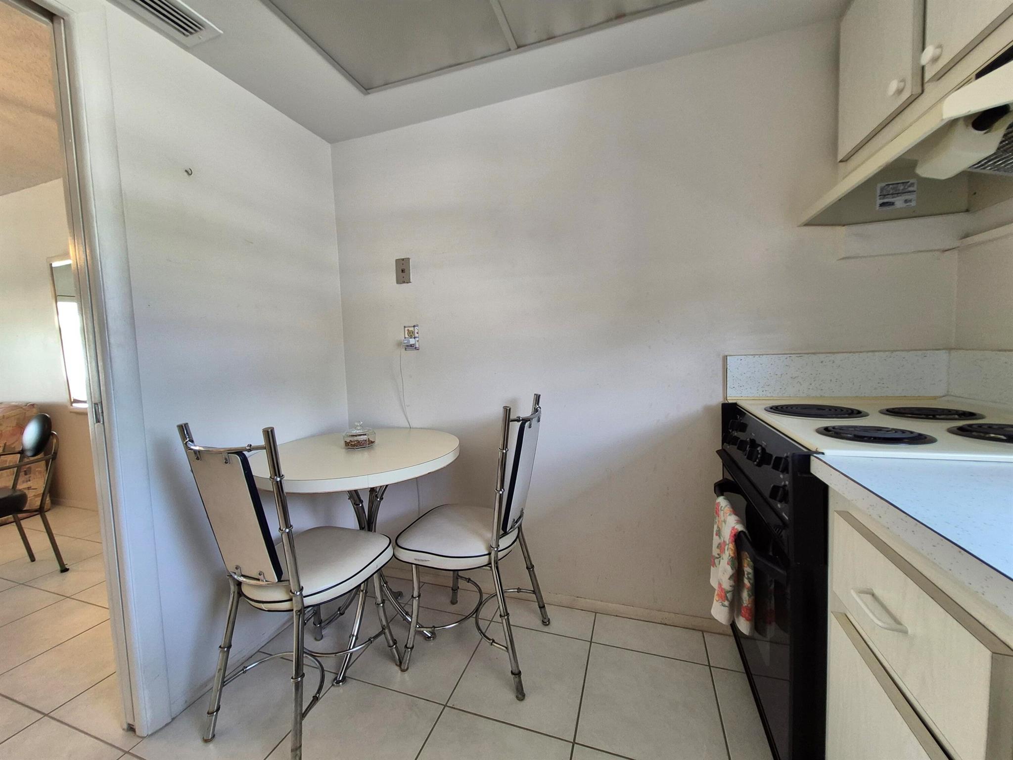 CRESTHAVEN VILLAS CONDO 25 - Residential