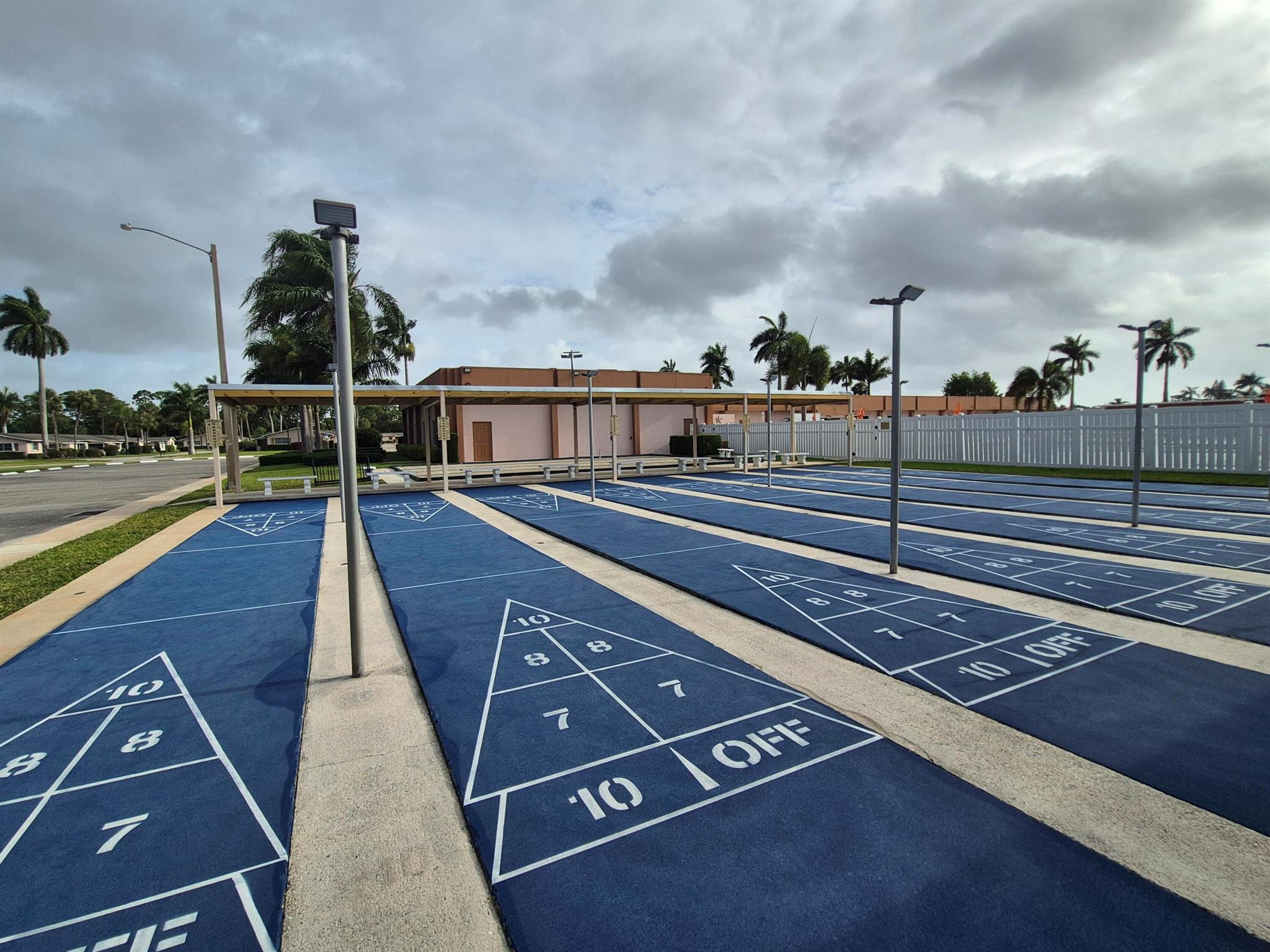 CRESTHAVEN VILLAS CONDO 25 - Residential