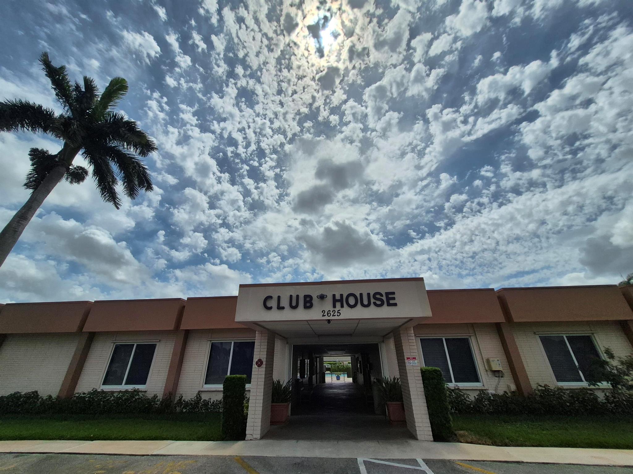 CRESTHAVEN VILLAS CONDO 25 - Residential