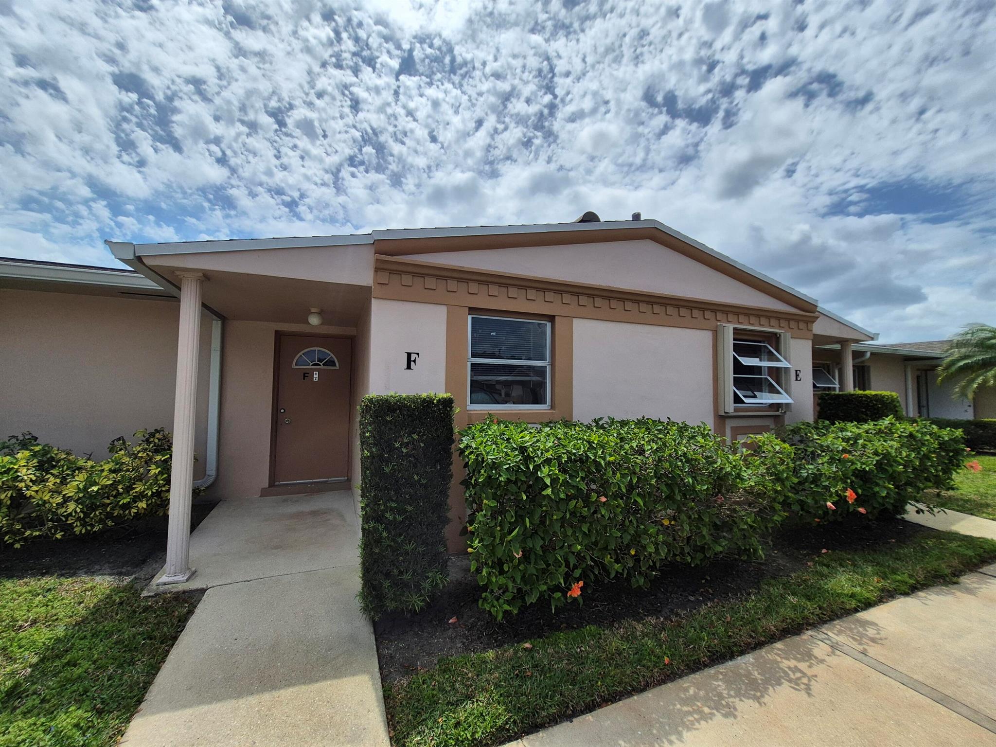 CRESTHAVEN VILLAS CONDO 25 - Residential