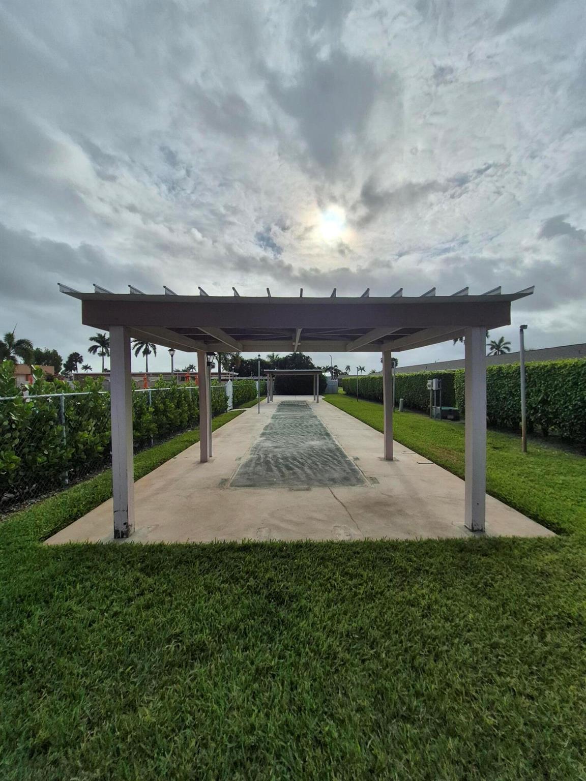 CRESTHAVEN VILLAS CONDO 25 - Residential