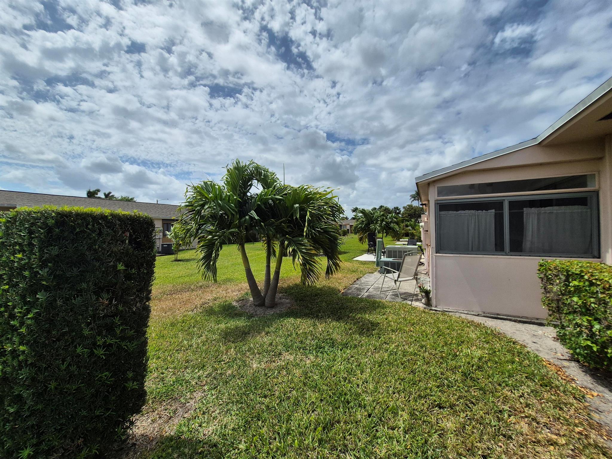 CRESTHAVEN VILLAS CONDO 25 - Residential