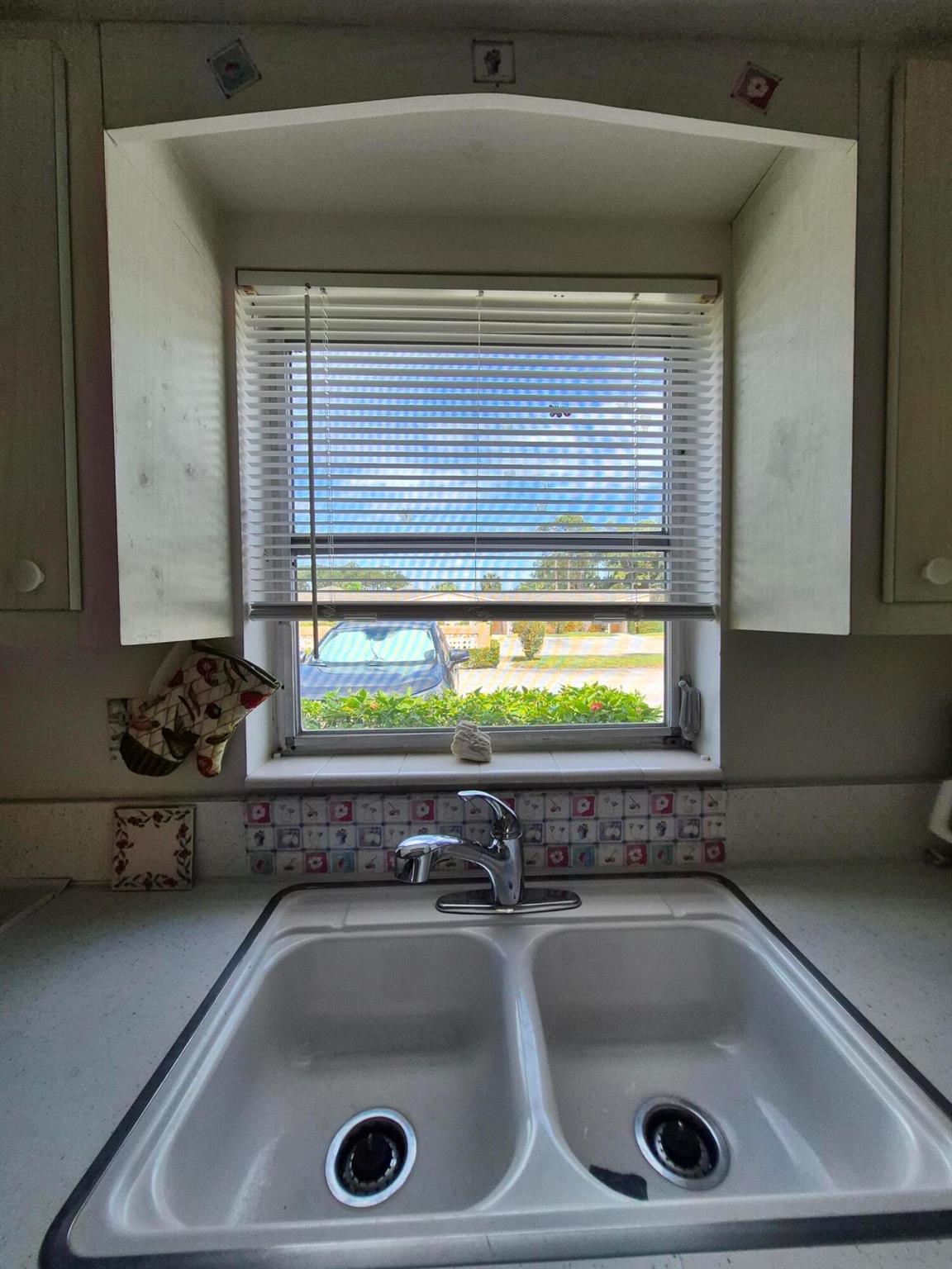 CRESTHAVEN VILLAS CONDO 25 - Residential