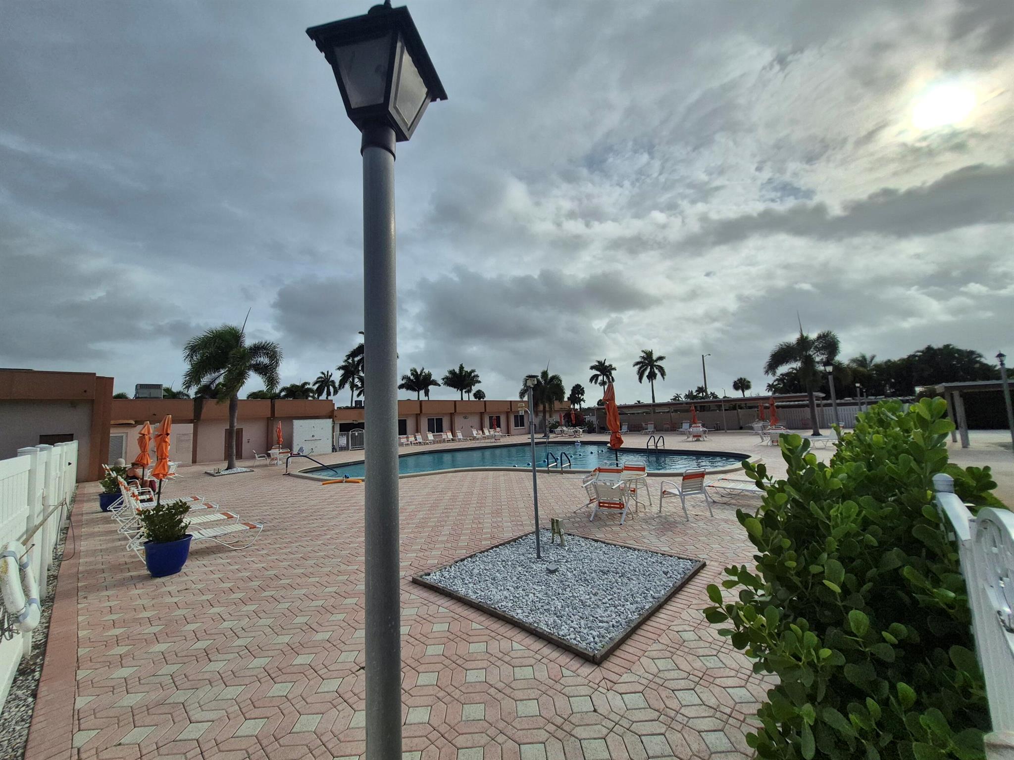 CRESTHAVEN VILLAS CONDO 25 - Residential