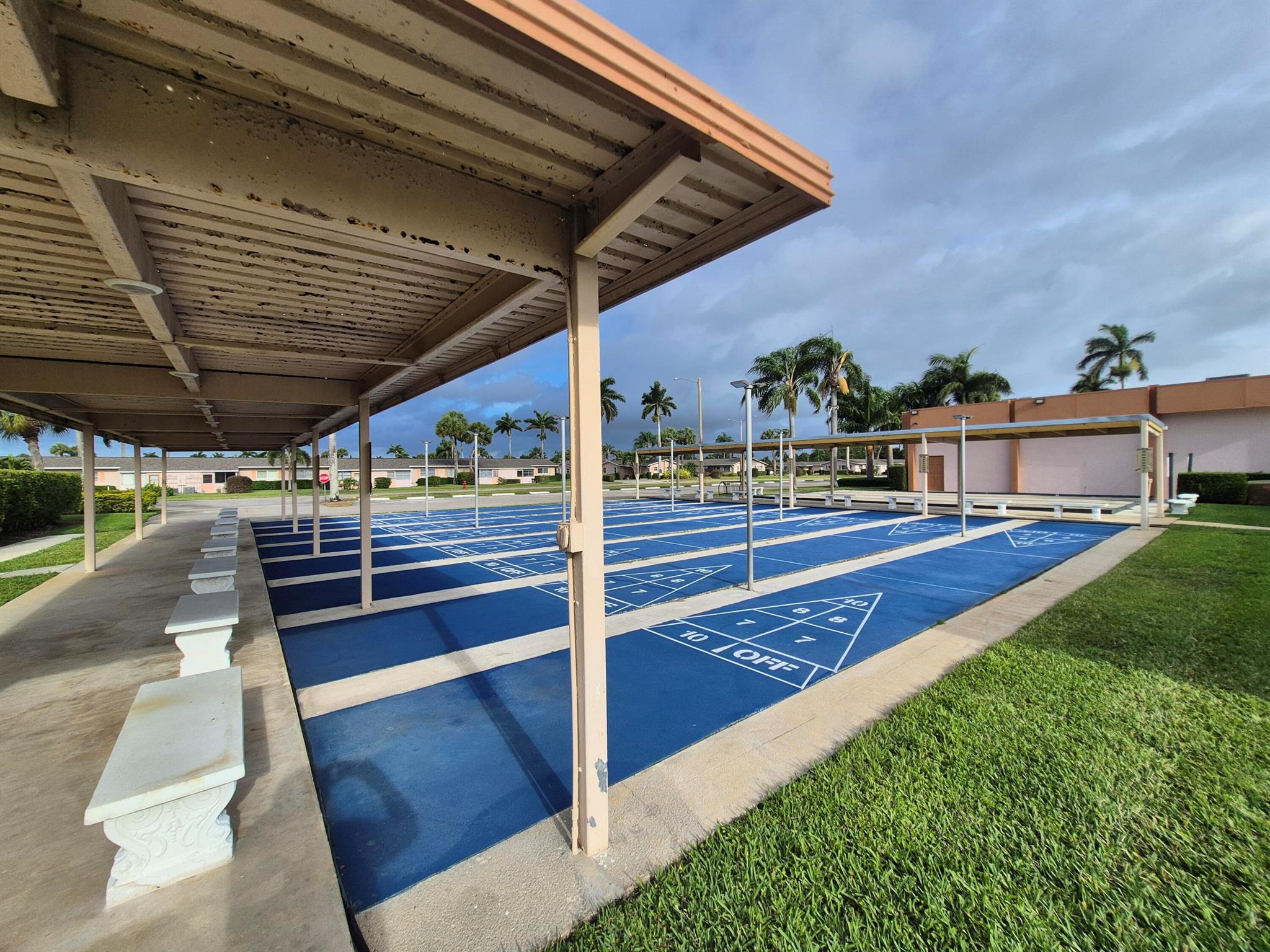 CRESTHAVEN VILLAS CONDO 25 - Residential