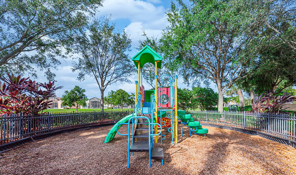 VALENCIA SHORES - Residential
