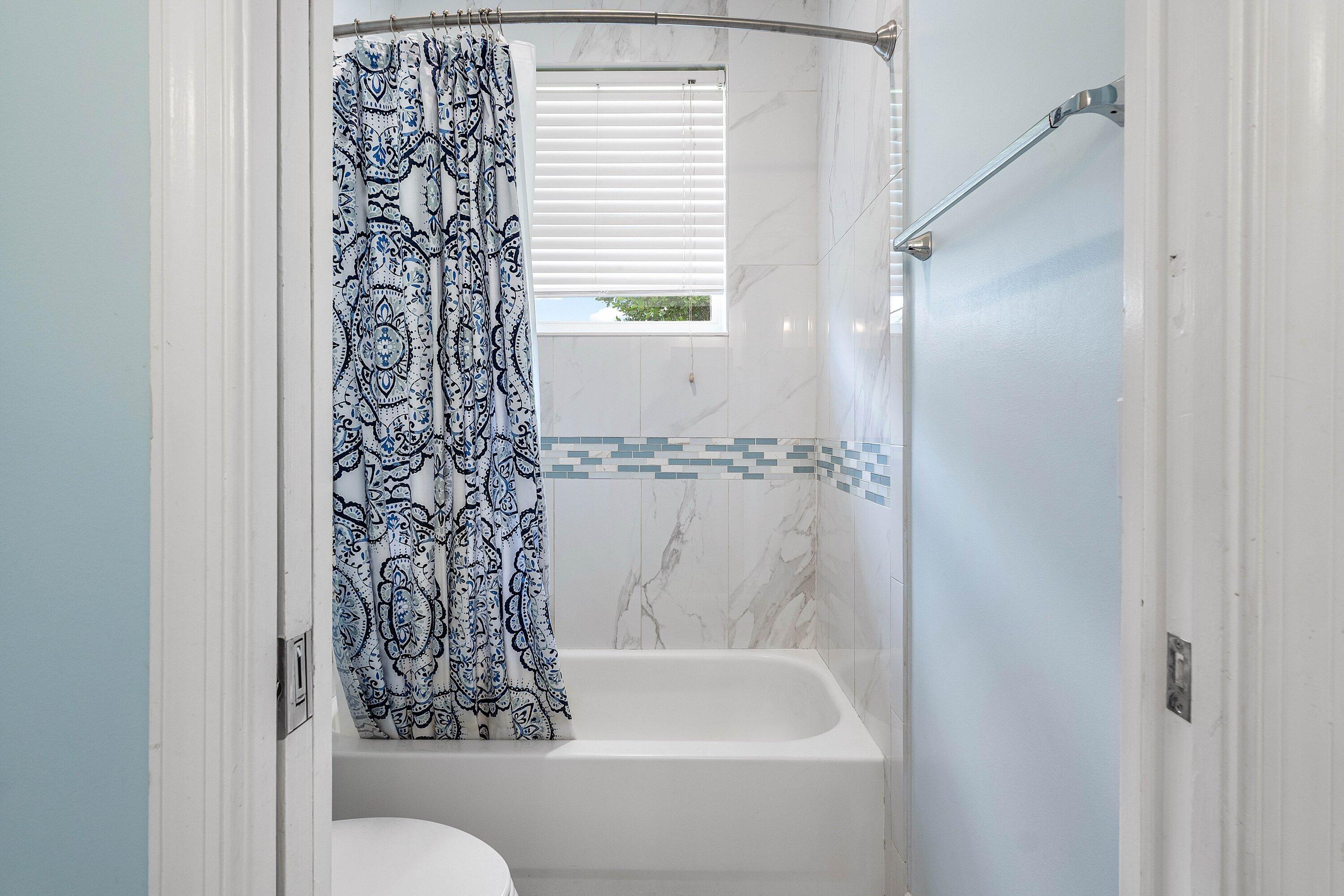 ISLES AT WELLINGTON 6 - Residential Lease
