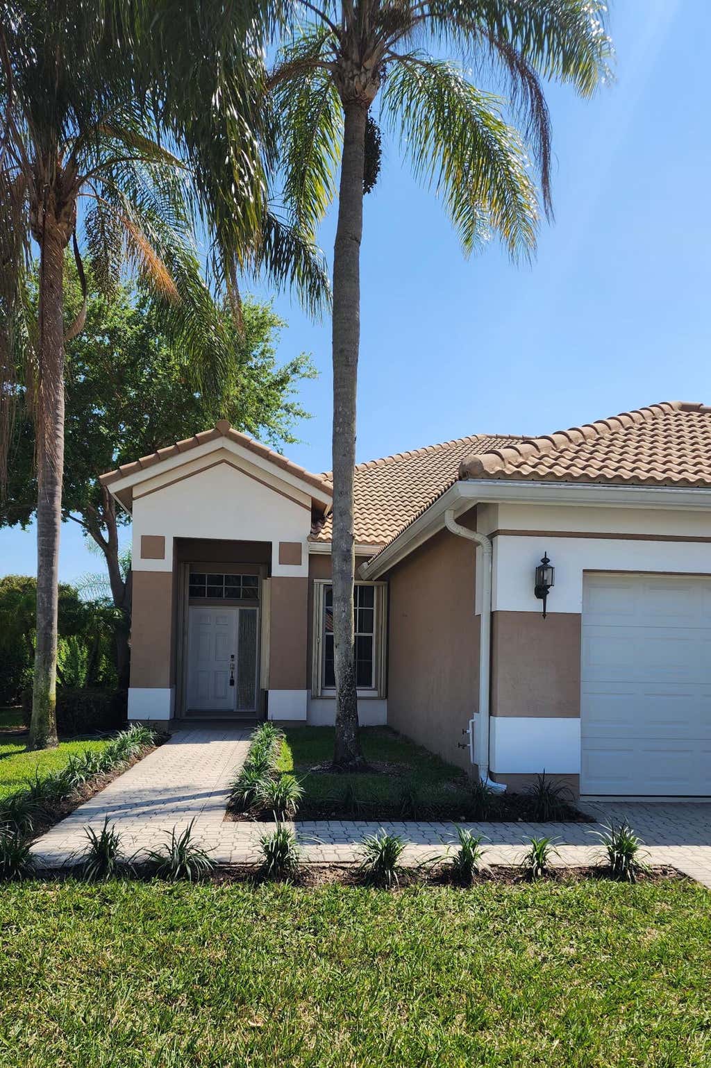 Photo of 6900 Cairnwell Drive, Boynton Beach, FL 33472 (MLS # R11121796)