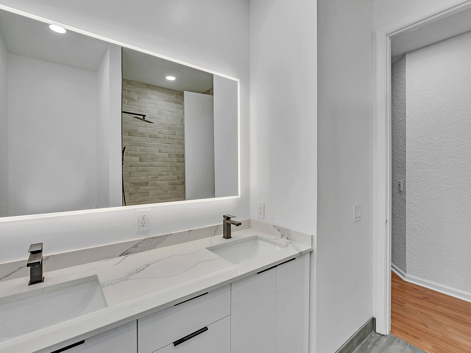 EMBASSY LAKES - Residential Lease