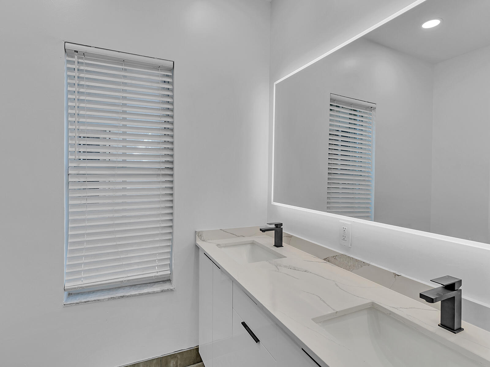 EMBASSY LAKES - Residential Lease