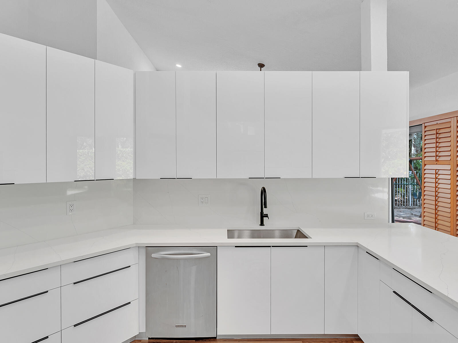 EMBASSY LAKES - Residential Lease