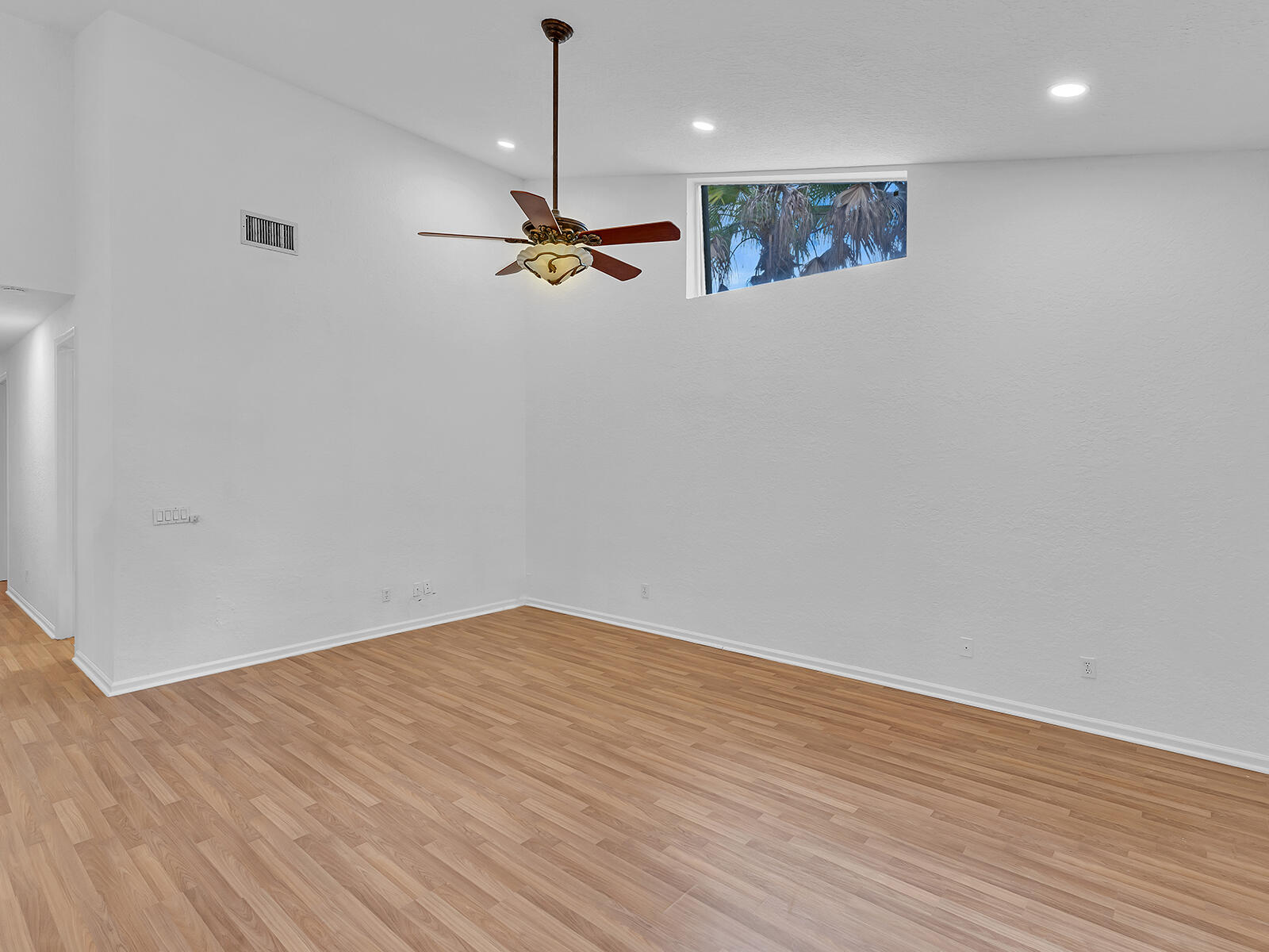 EMBASSY LAKES - Residential Lease