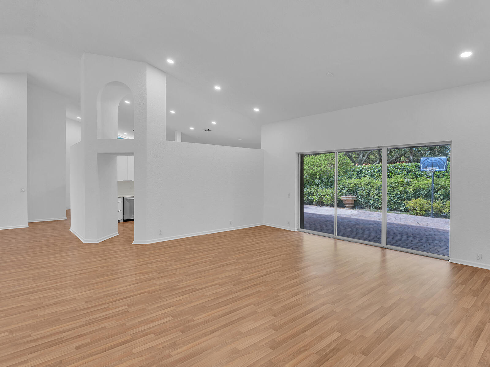 EMBASSY LAKES - Residential Lease