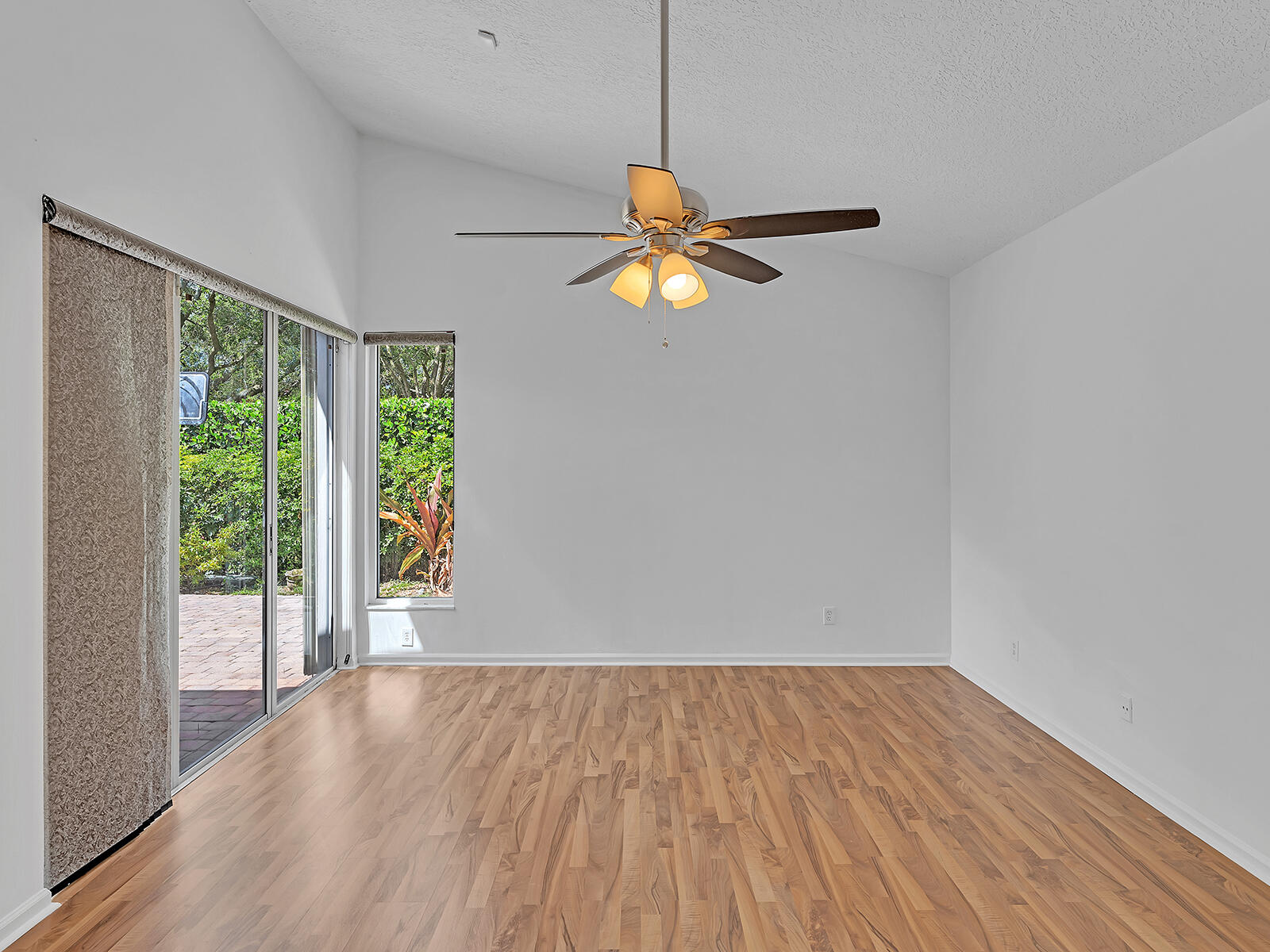 EMBASSY LAKES - Residential Lease