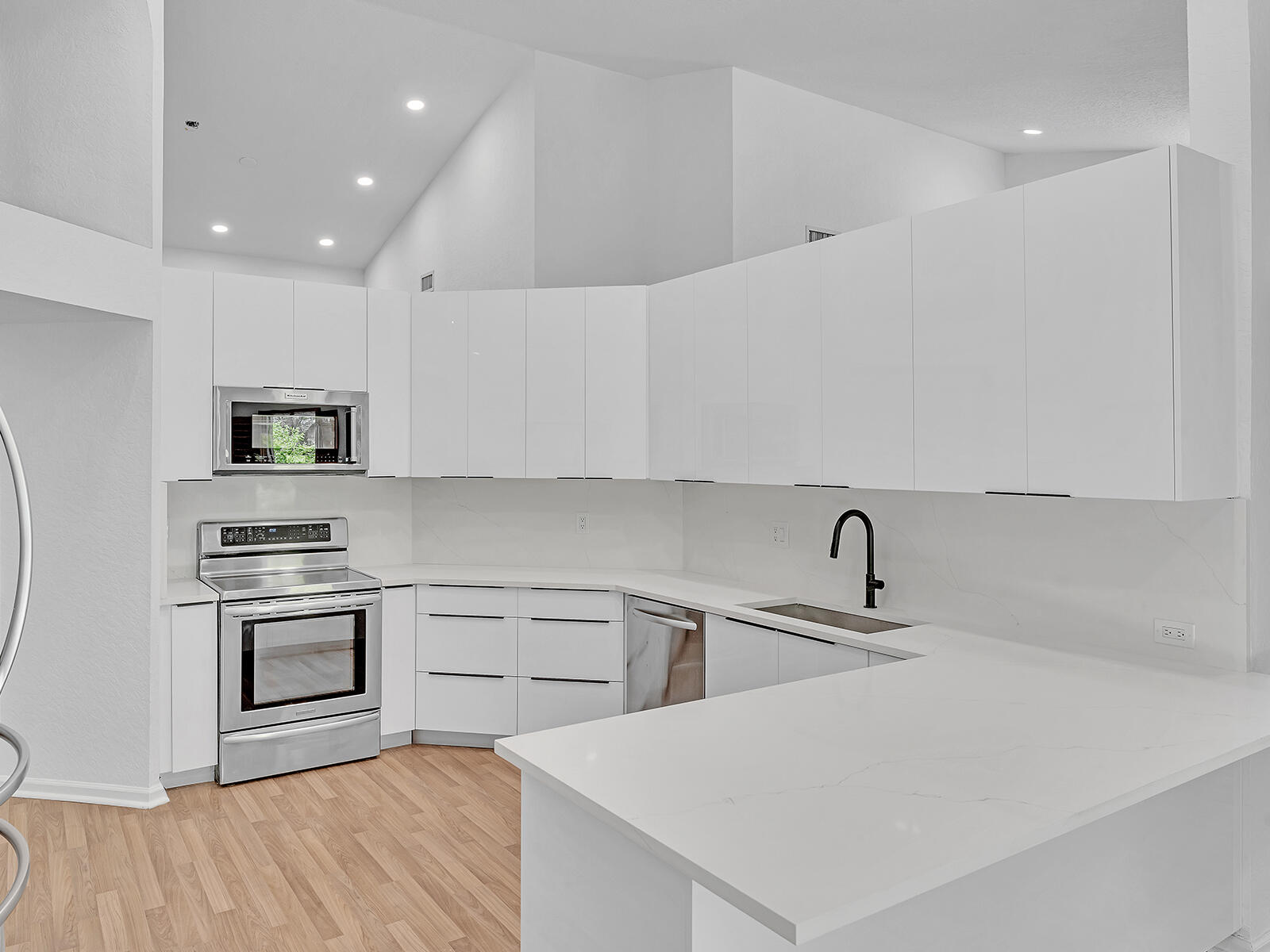 EMBASSY LAKES - Residential Lease