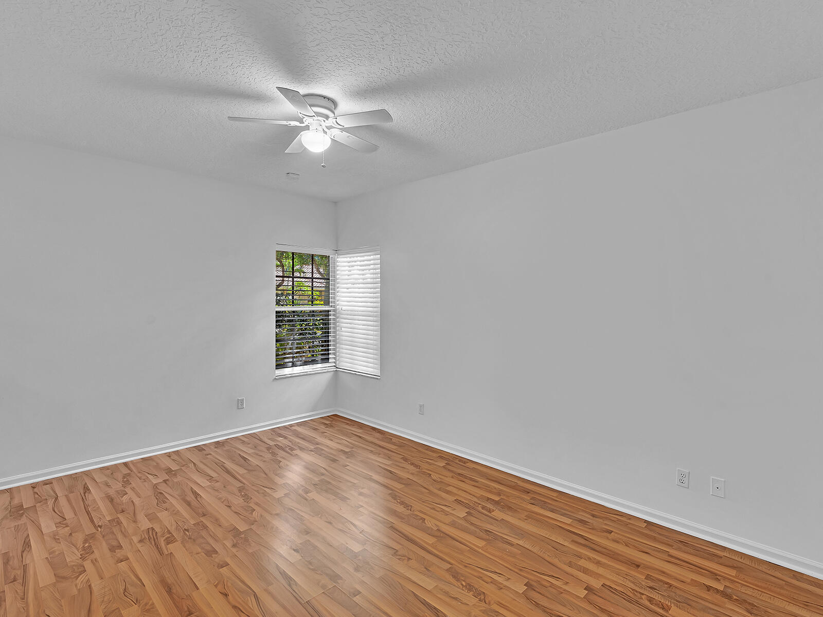 EMBASSY LAKES - Residential Lease