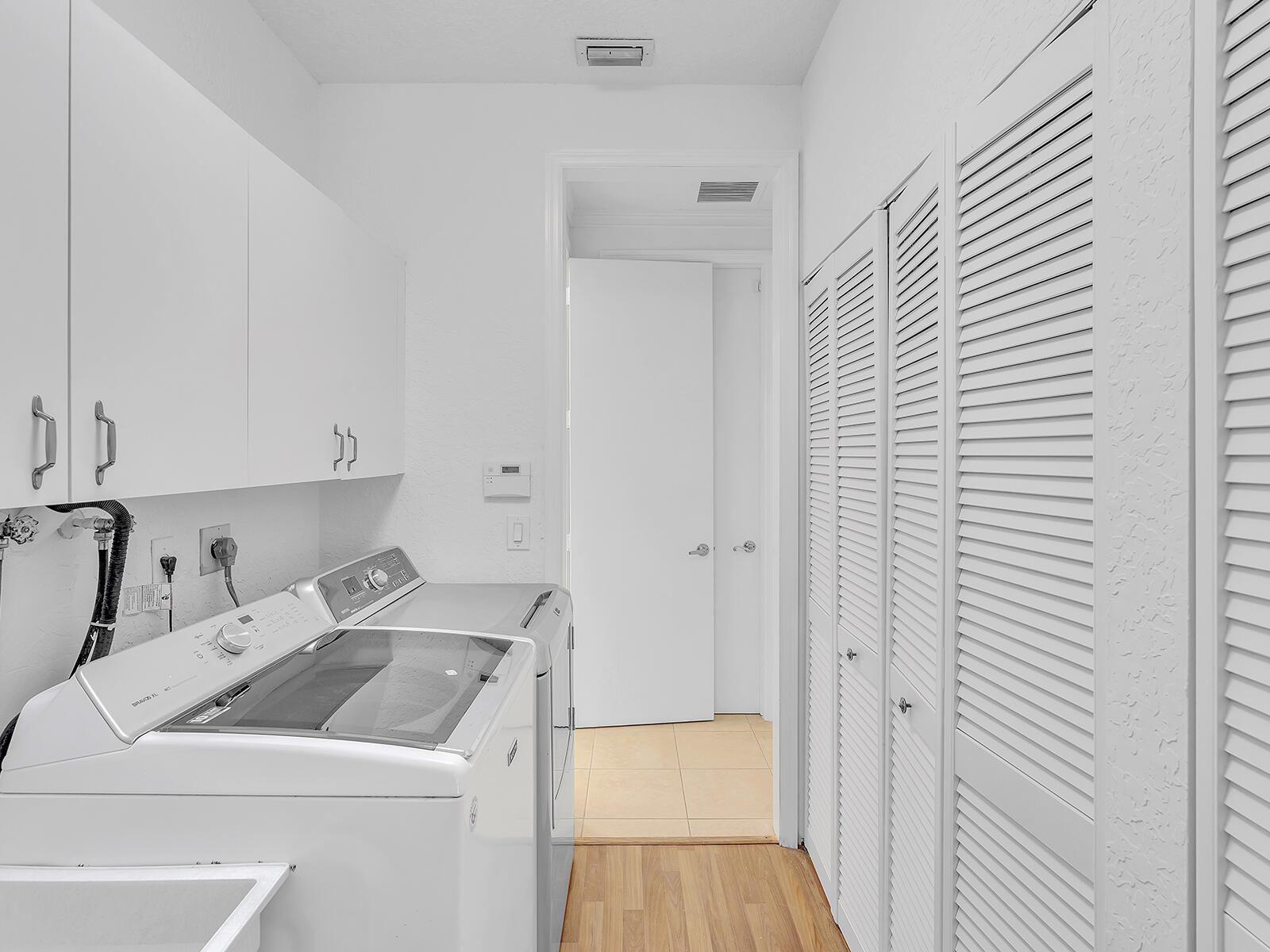 EMBASSY LAKES - Residential Lease
