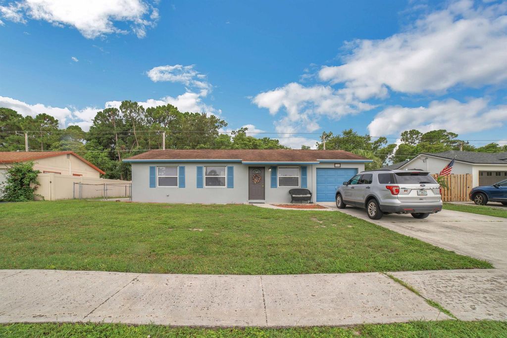 Photo of 1102 Mohican Boulevard, Jupiter, FL 33458 (MLS # R10905505)