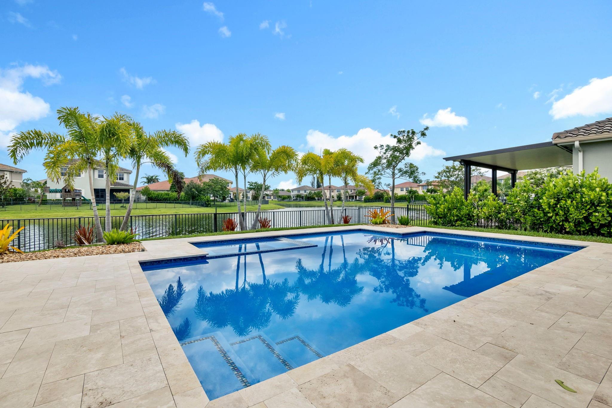8600 Lakeside Bnd