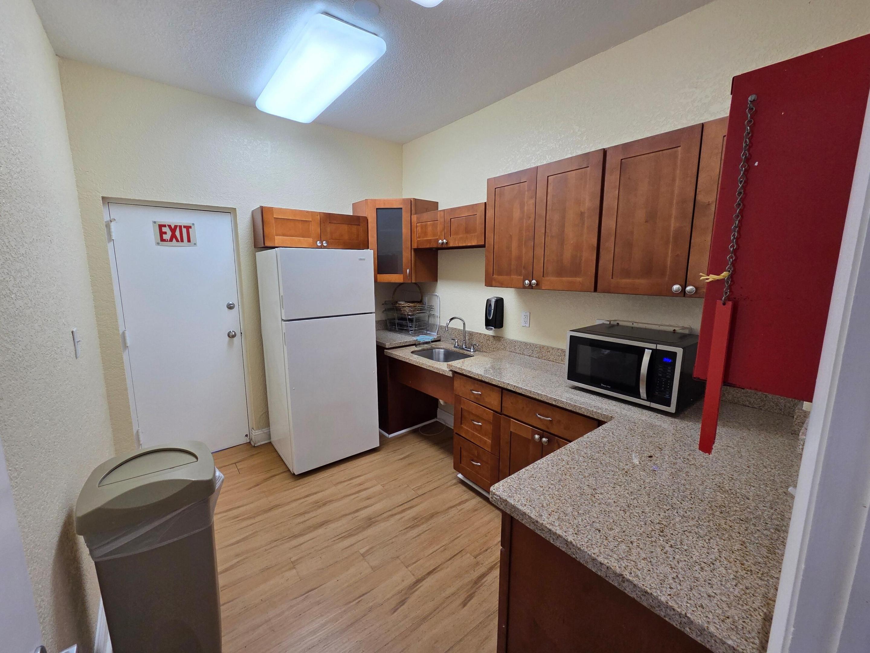 SUNRISE LAKES 135 CONDO - Residential