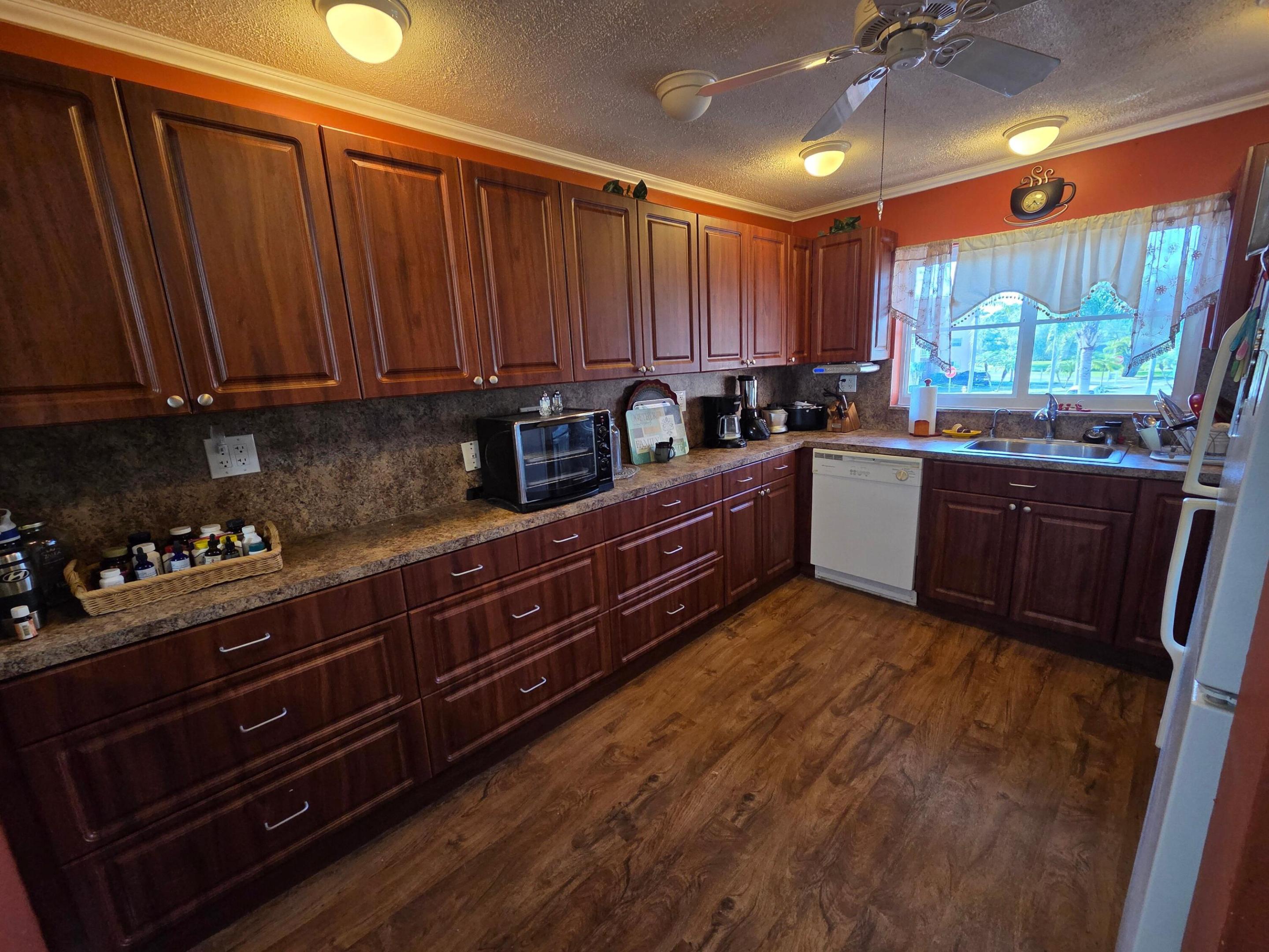 SUNRISE LAKES 135 CONDO - Residential