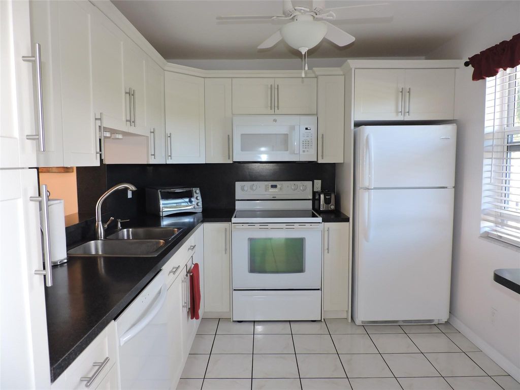 Photo of 324 SE 10 Street #207, Dania Beach, FL 33004 (MLS # F10413305)