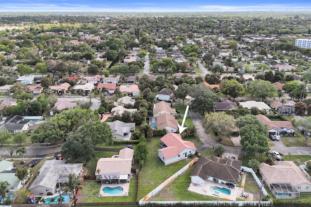 Photo of 2881 NW 98th Way, Coral Springs, FL 33065 (MLS # B26018378)