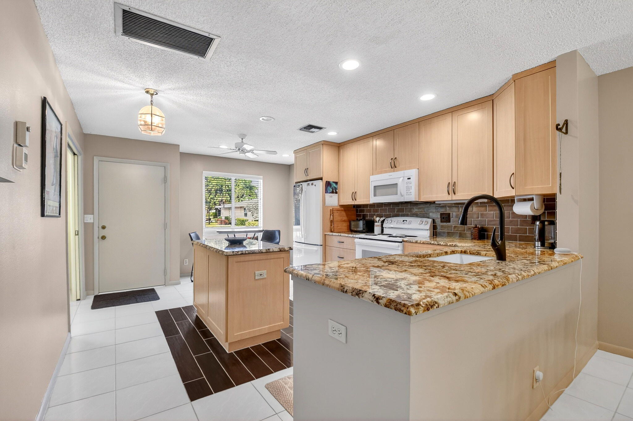 PALM GREENS AT VILLA DEL RAY CONDO II - Residential Lease