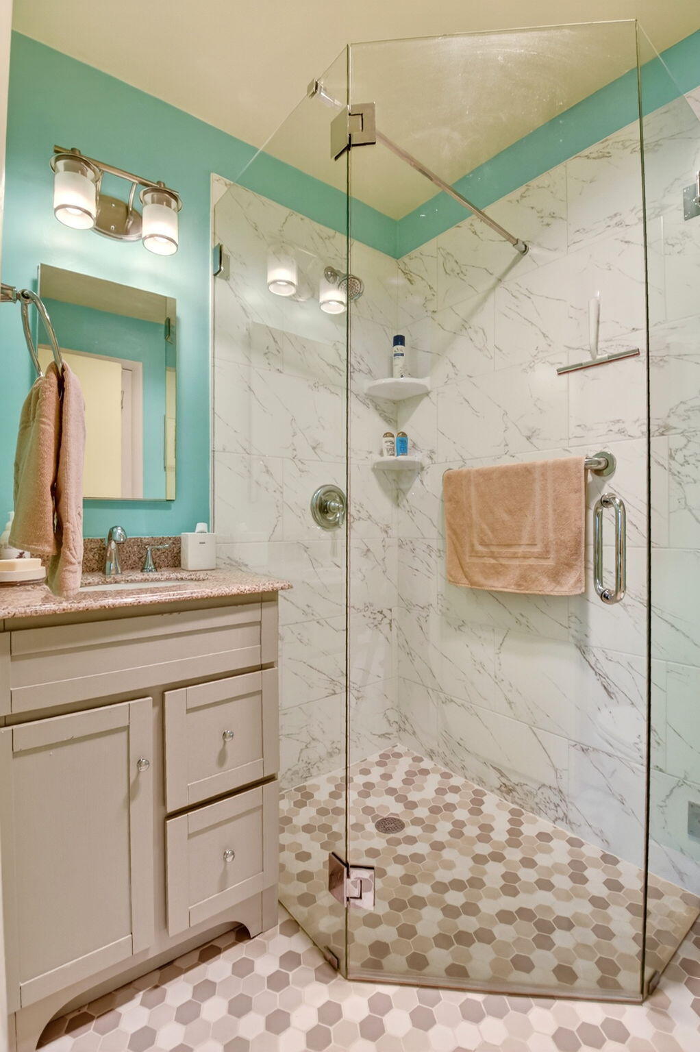 PALM GREENS AT VILLA DEL RAY CONDO II - Residential Lease