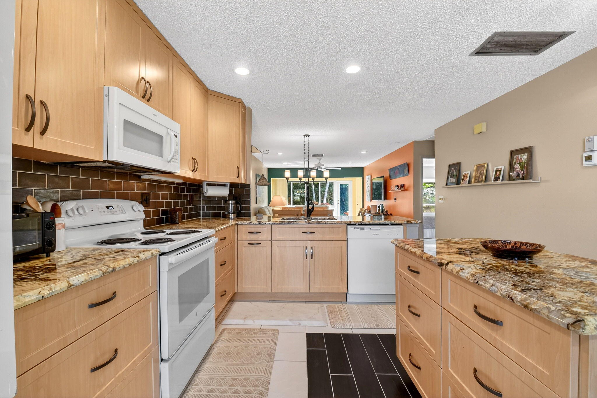 PALM GREENS AT VILLA DEL RAY CONDO II - Residential Lease