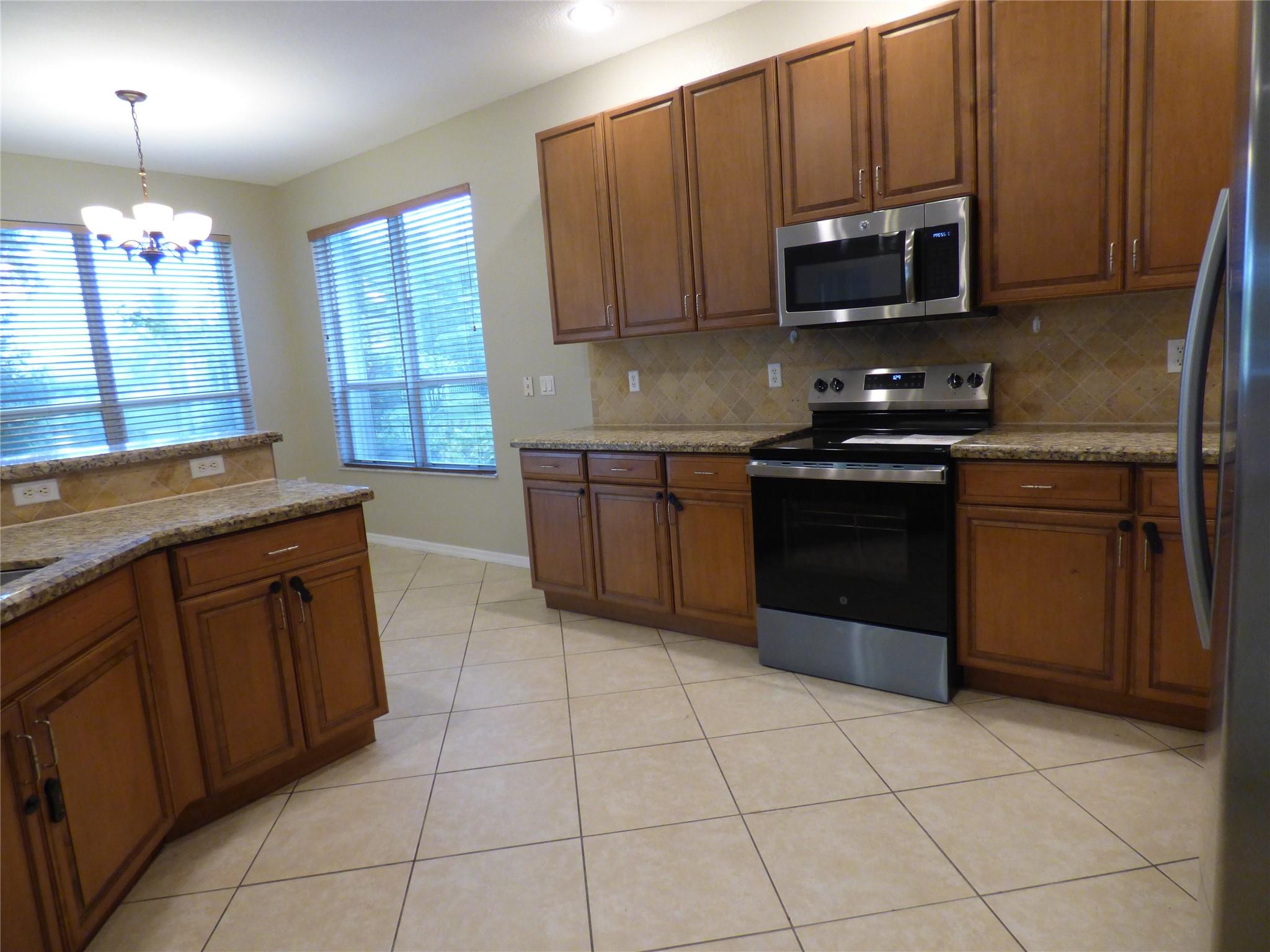 RESERVE AT HUNTINGTON - Residential Lease