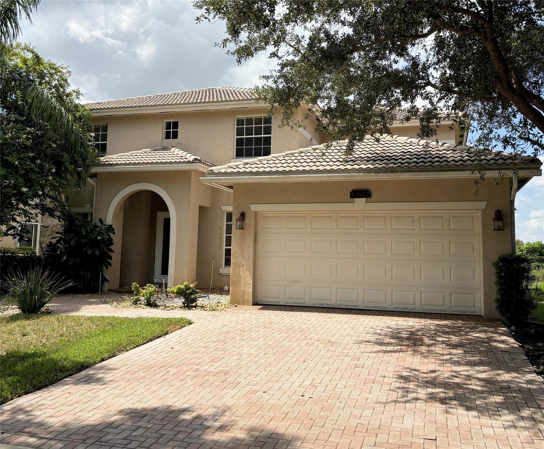 BEAUTIFUL 5BED, 3BATH & 2CAR GARAGE HOME LOCATED IN AN OVERSIZED WATERFRONT LOT WITH UPGRADES. EXCELLENT OPEN FLOOR PLAN WITH A GUEST BEDROOM/BATHROOM ON THE 1ST FLOOR. PLENTY OF NATURAL SUNLIGHT, SPACIOUS KITCHEN WITH 42' WOOD CABINETS, GRANITE COUNTERS & STAINLESS-STEEL APPLIANCES, UPGRADED DIAGONAL TILE & NEW LAMINATE FLOORS IN THE BEDROOMS AND 2ND FLOOR. ACCORDION SHUTTERS, SPACIOUS BATHROOMS WITH PLENTY OF CLOSET SPACE / WALK IN CLOSETS, COVERED PATIO AREA & MORE. BIG BACKYARD WITH NICE VIEWS OF THE WATER AND PRESERVE. STEPS AWAY FROM THE CLUBHOUSE & POOL. GREAT HOME AND LOCATION!