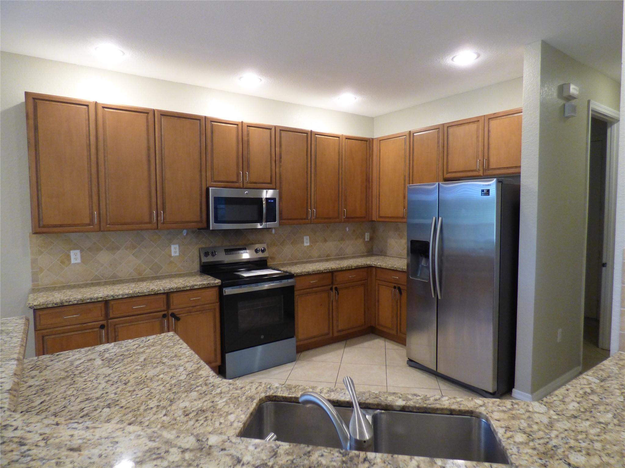 RESERVE AT HUNTINGTON - Residential Lease