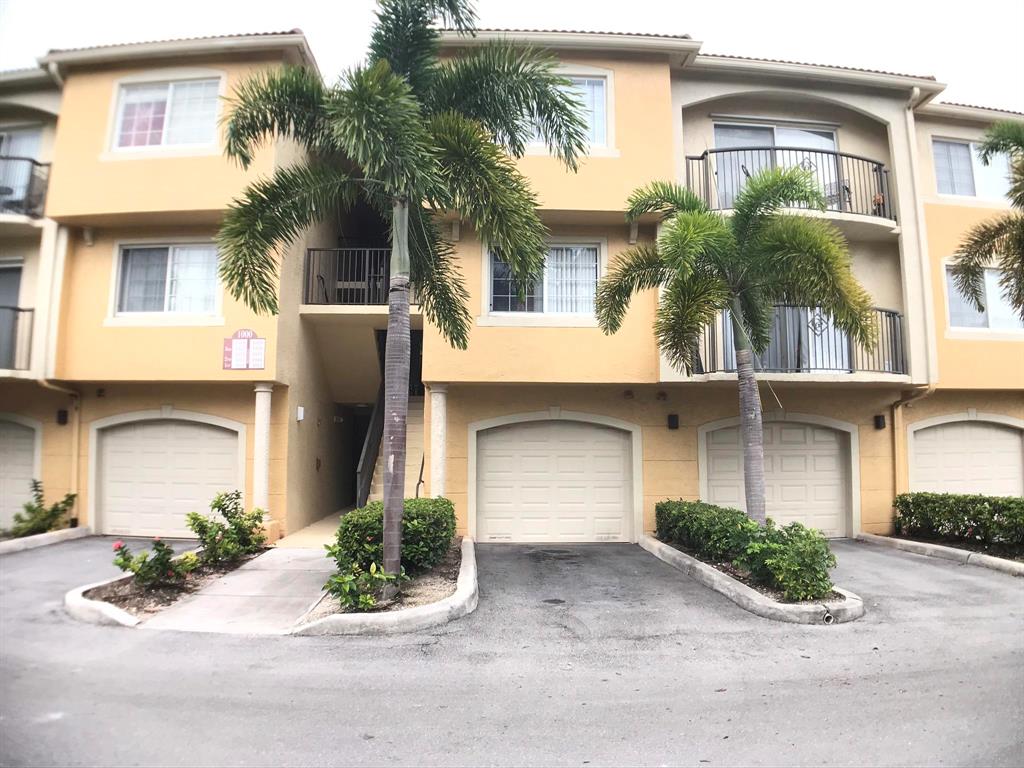 Enjoy this Spacious 2/2 condo with attached 1 car garage! This beautiful condo has sought after split Double master bedrooms (each have their own private bathroom) and Washer and Dryer in the unit. Small dog or cat welcome! Enjoy your Florida lifestyle as Grand View at Crestwood is full of amenities! The community has a private sidewalk with gate to Crestwood Square for ease of access to Publix, restaurants, and shops! Residents can enjoy the clubhouse, gym, 2 Pools, Playground, Basketball Courts, Tennis Courts, and tons of sidewalks and grass for walking, playing, cycling, and more!
