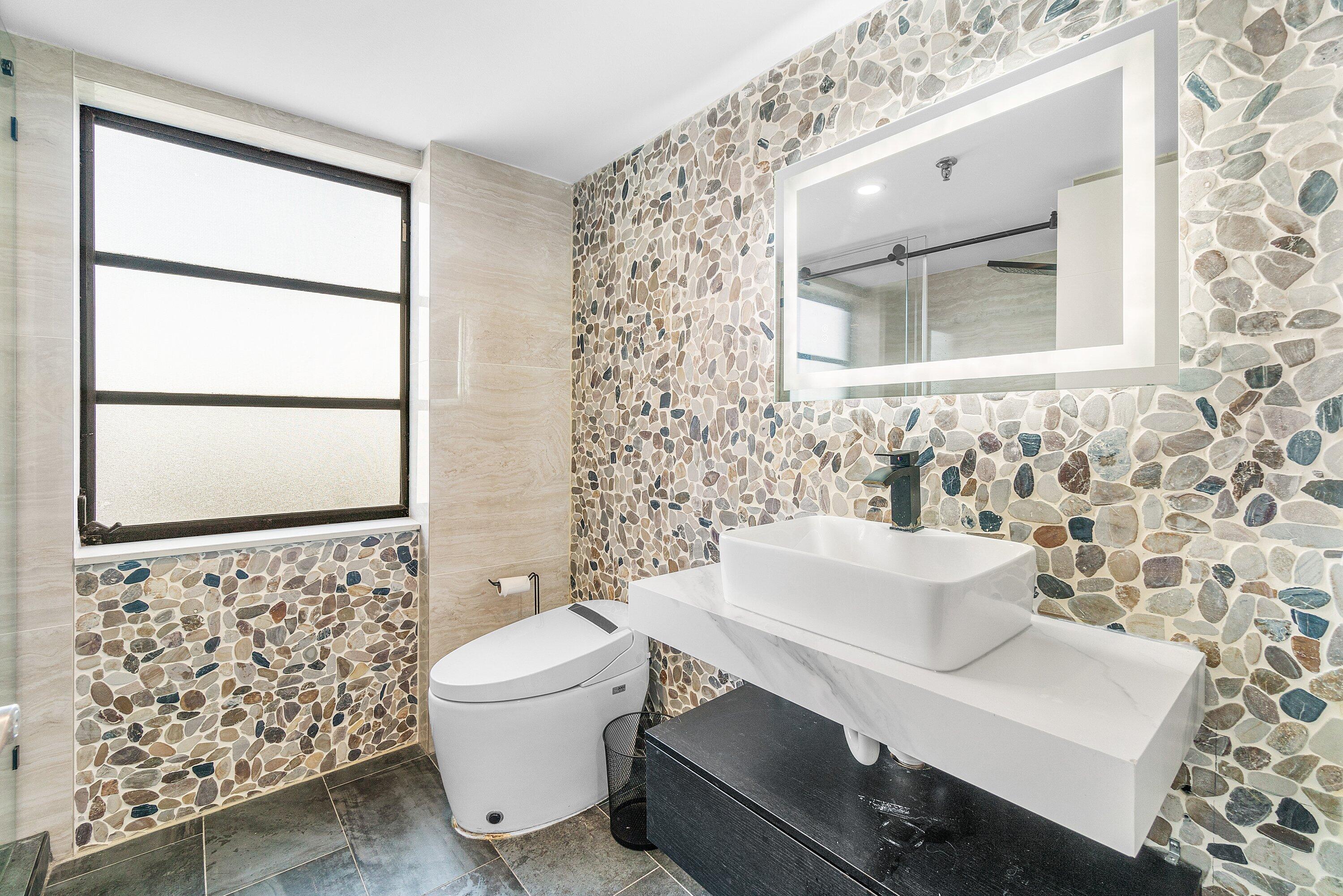 HUNTINGTON TOWERS CONDO - Residential