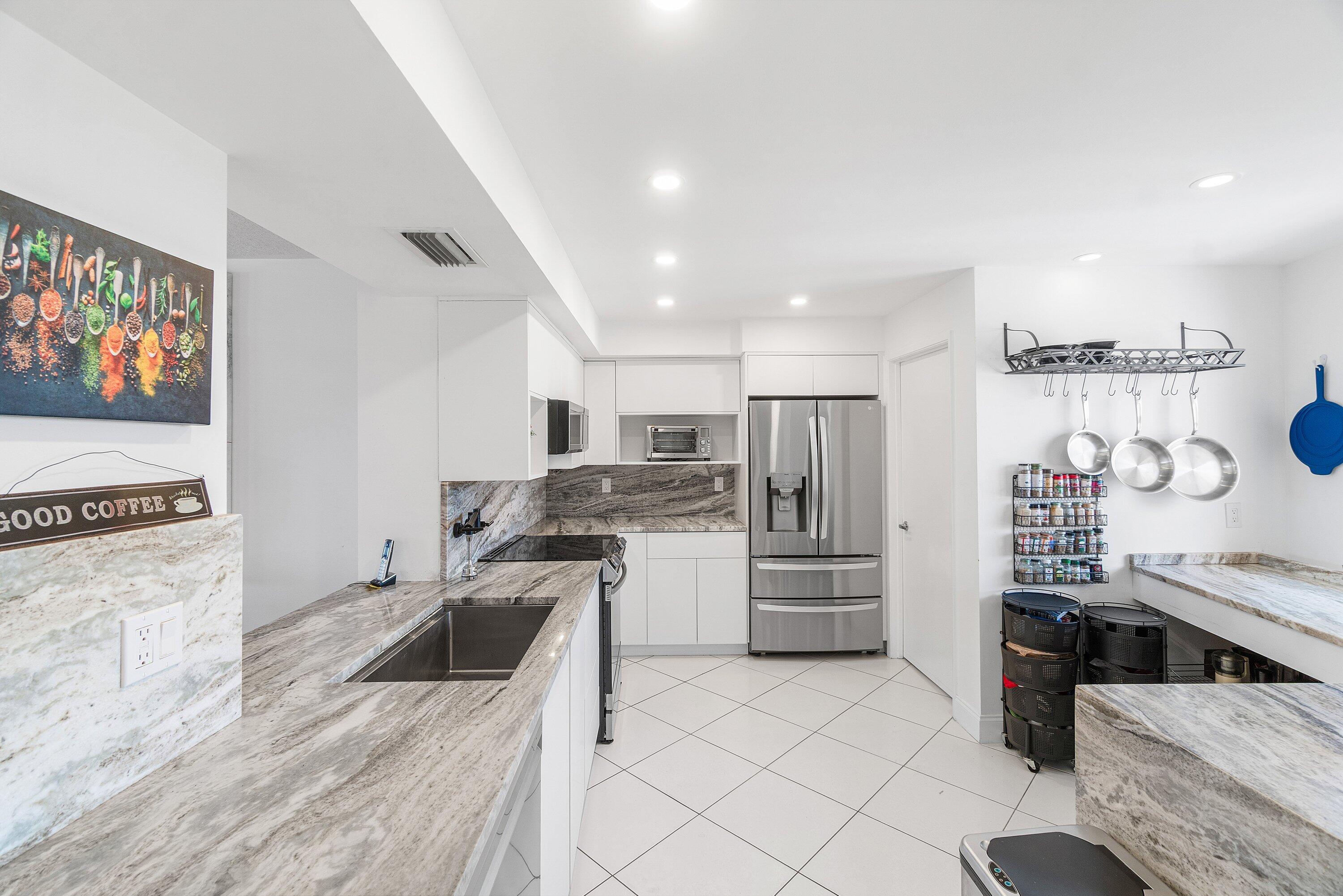 HUNTINGTON TOWERS CONDO - Residential