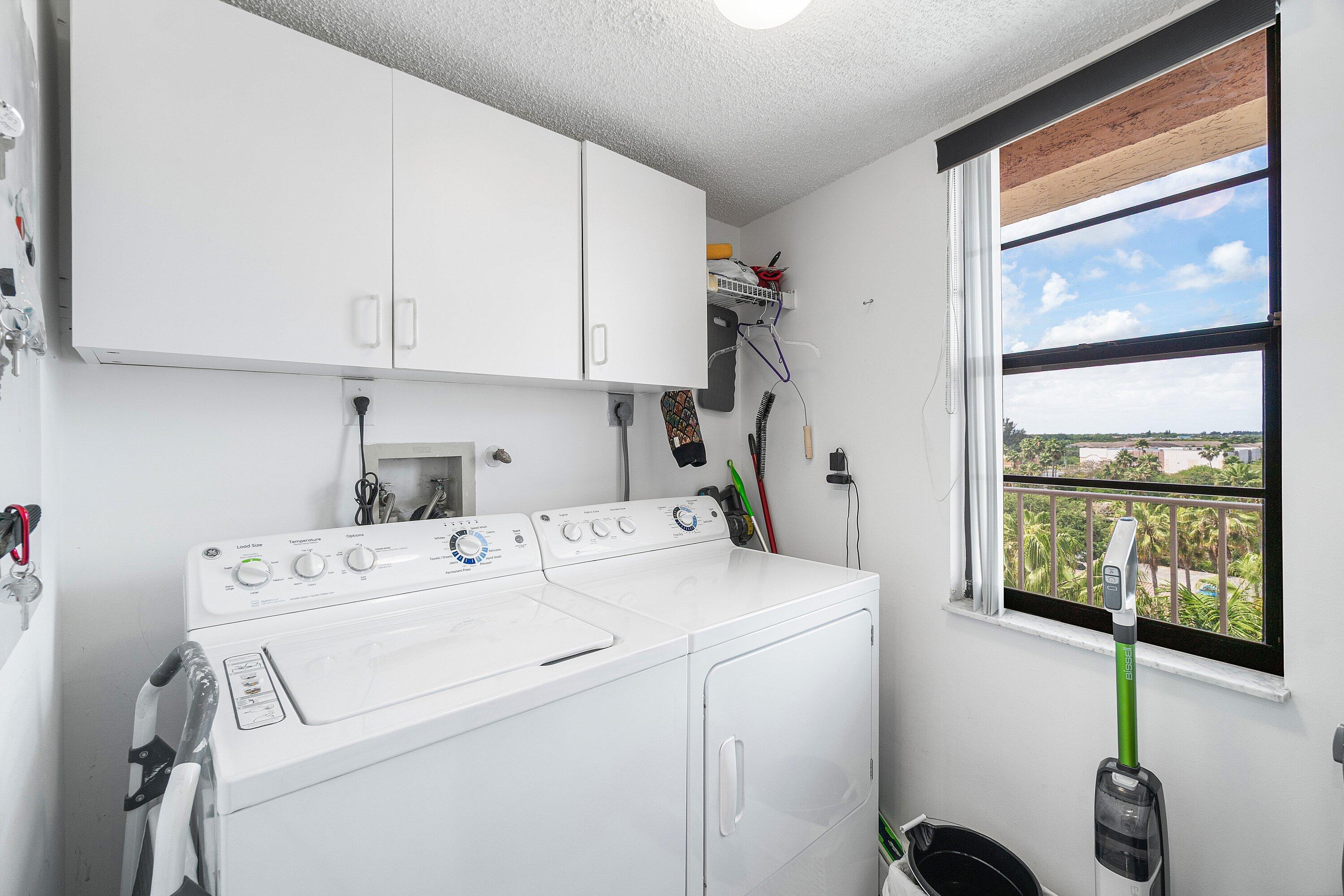 HUNTINGTON TOWERS CONDO - Residential