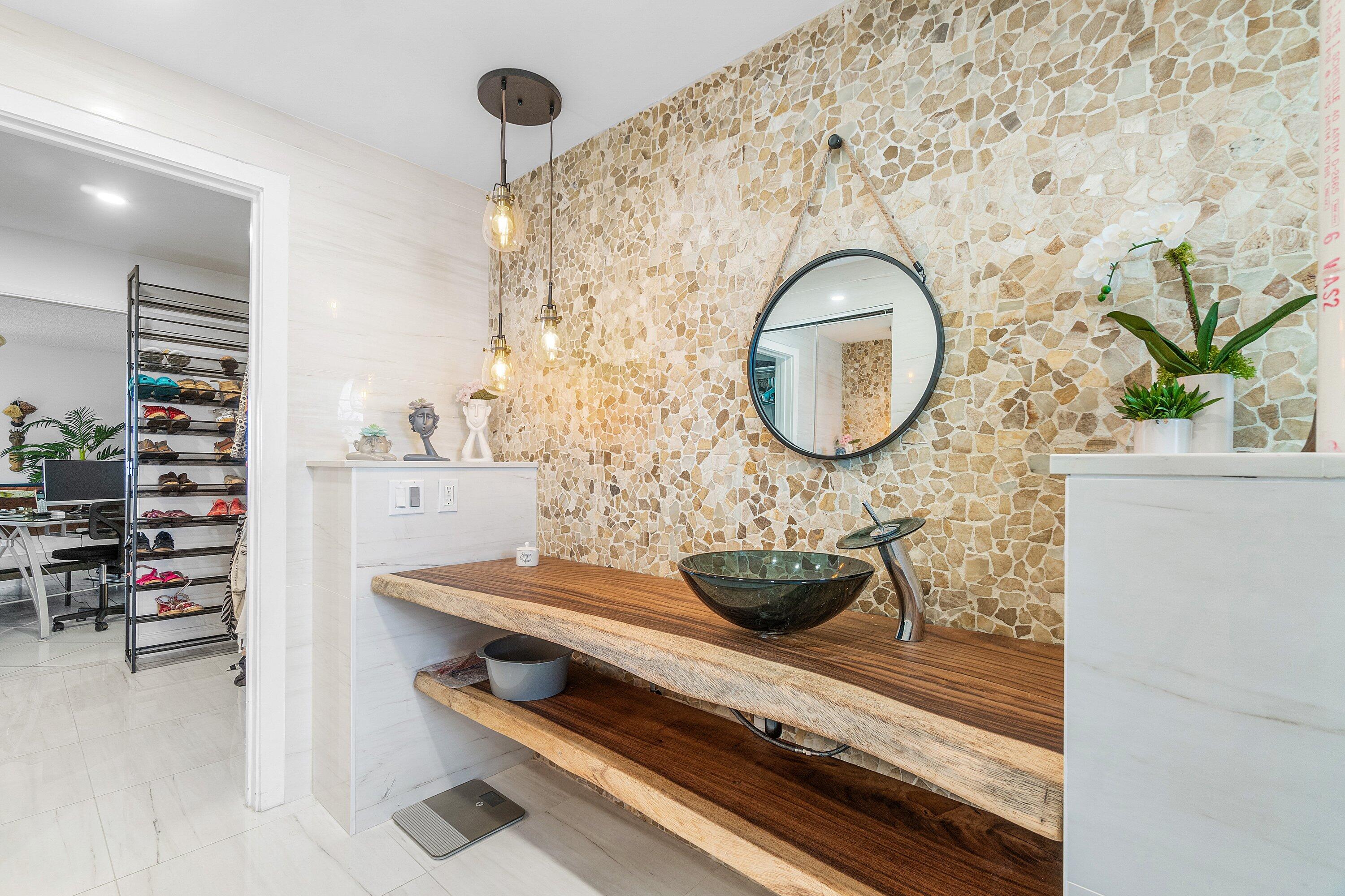 HUNTINGTON TOWERS CONDO - Residential