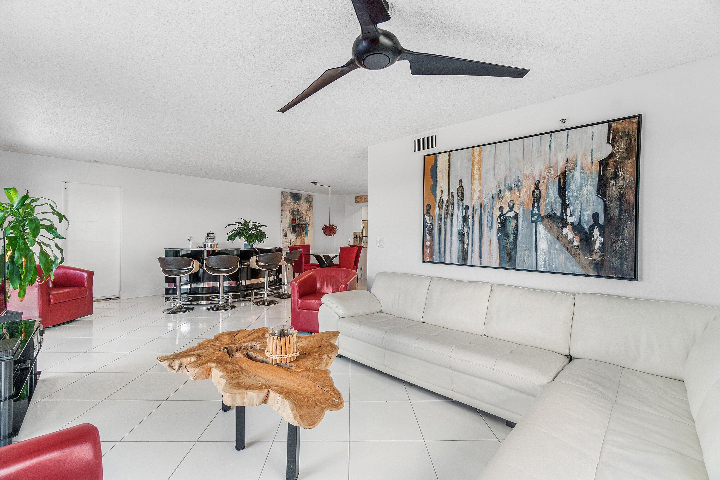 HUNTINGTON TOWERS CONDO - Residential