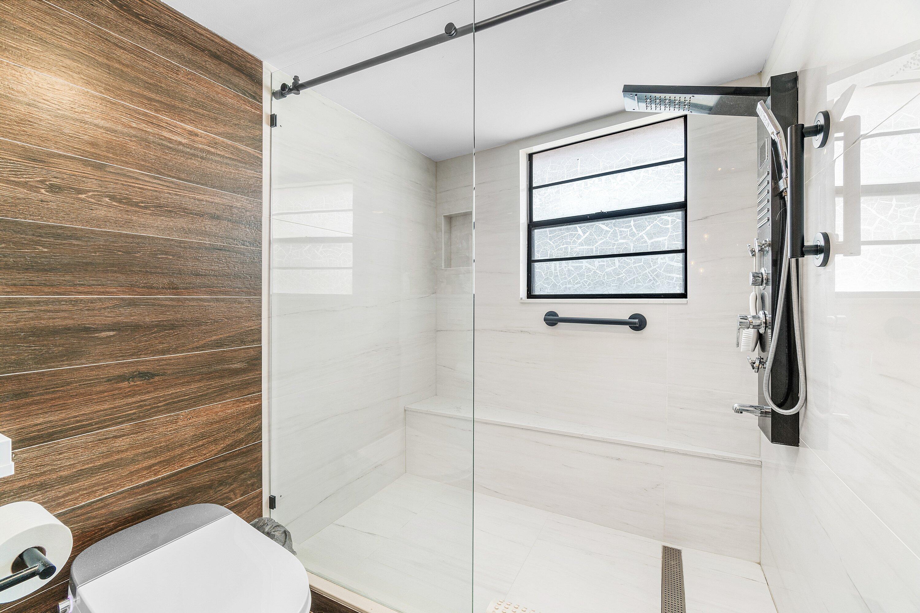 HUNTINGTON TOWERS CONDO - Residential