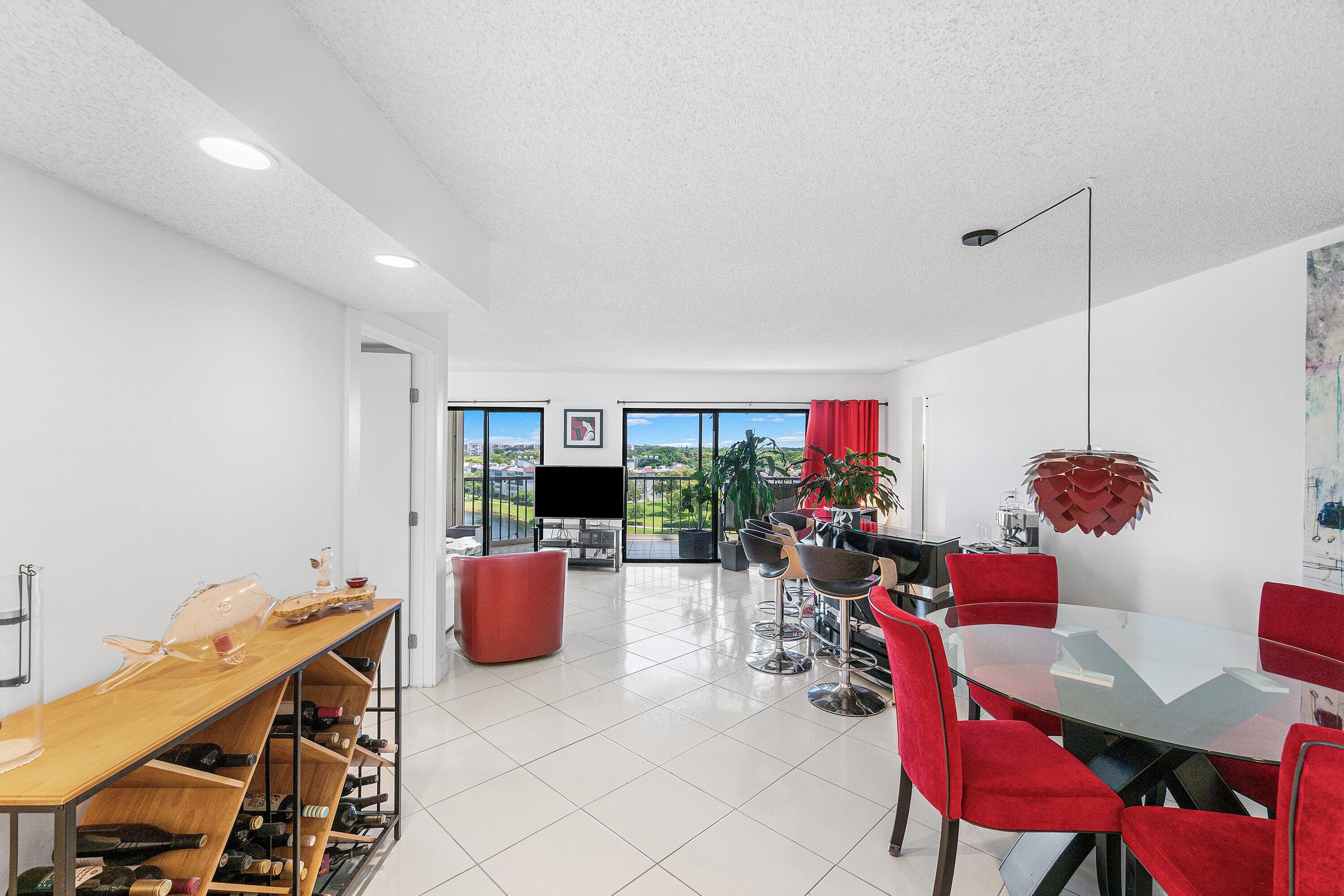 HUNTINGTON TOWERS CONDO - Residential