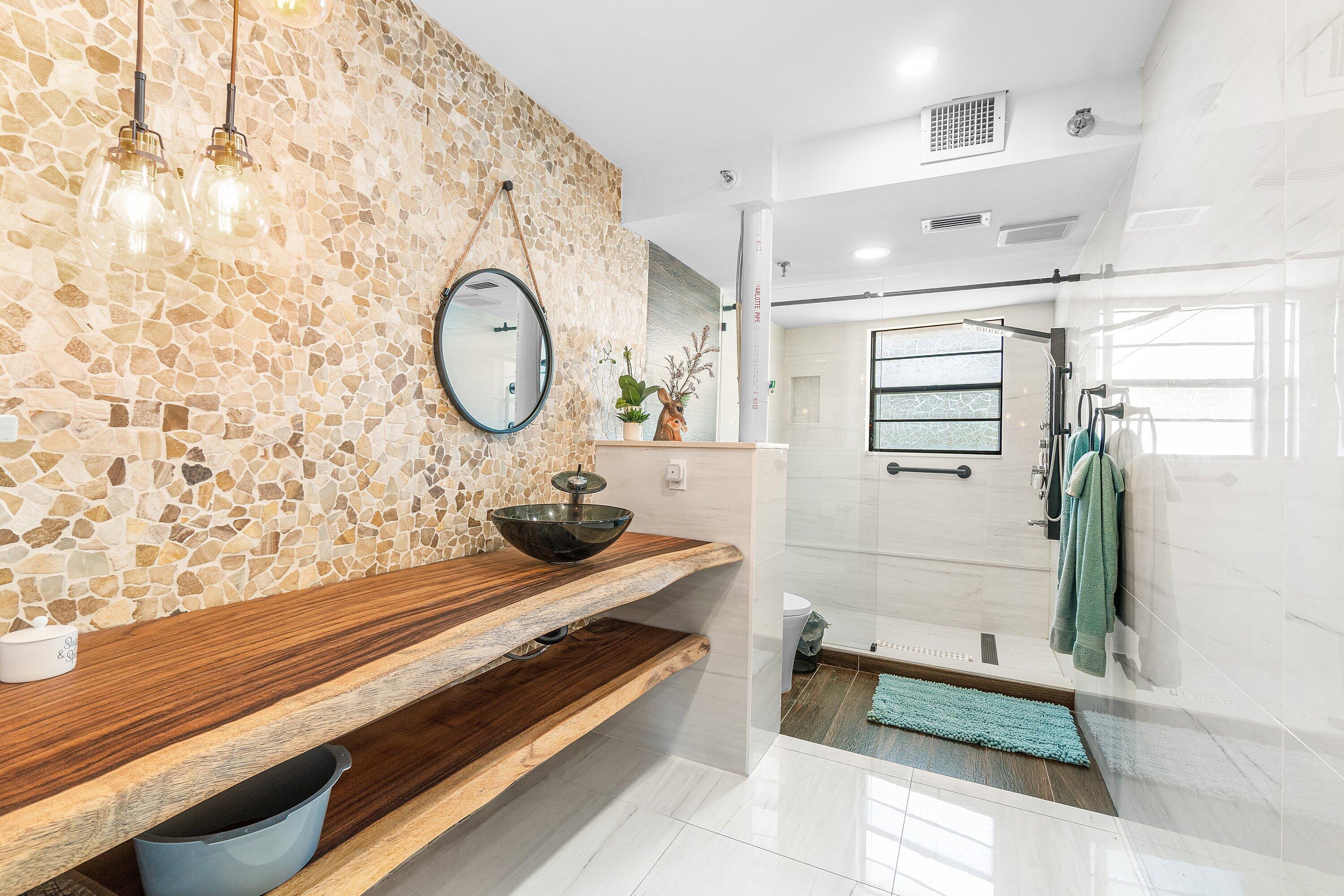 HUNTINGTON TOWERS CONDO - Residential