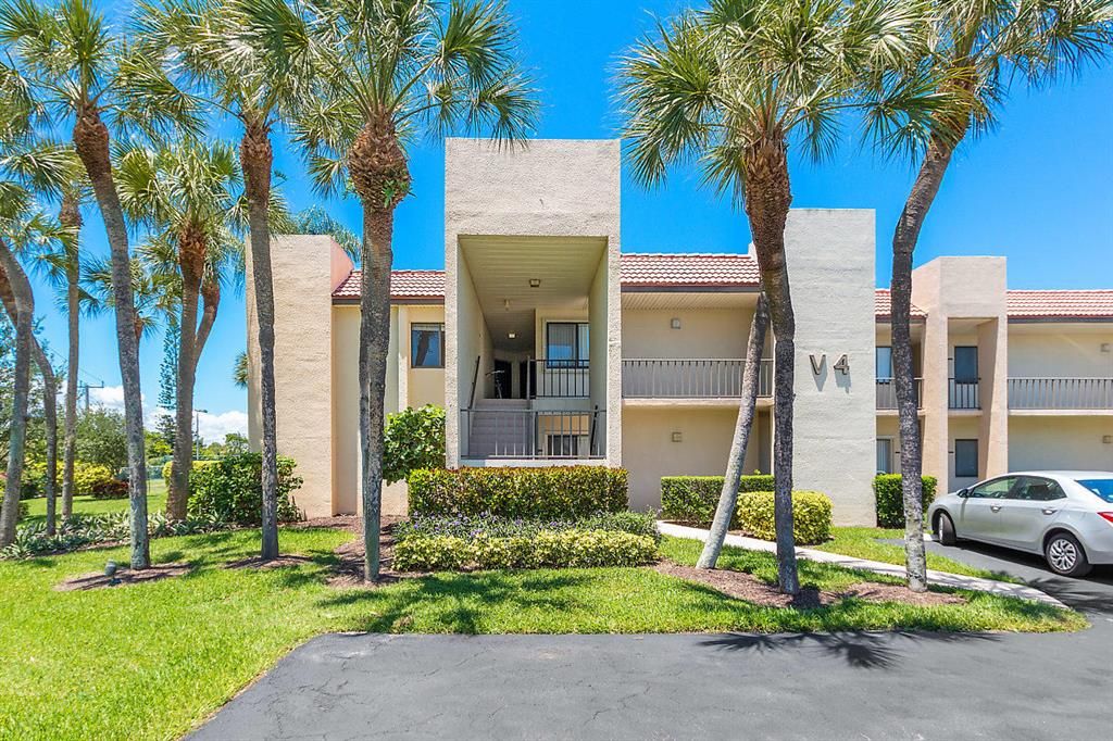 Photo of 1605 S Us Highway 1 #V4-102, Jupiter, FL 33477 (MLS # R10668061)