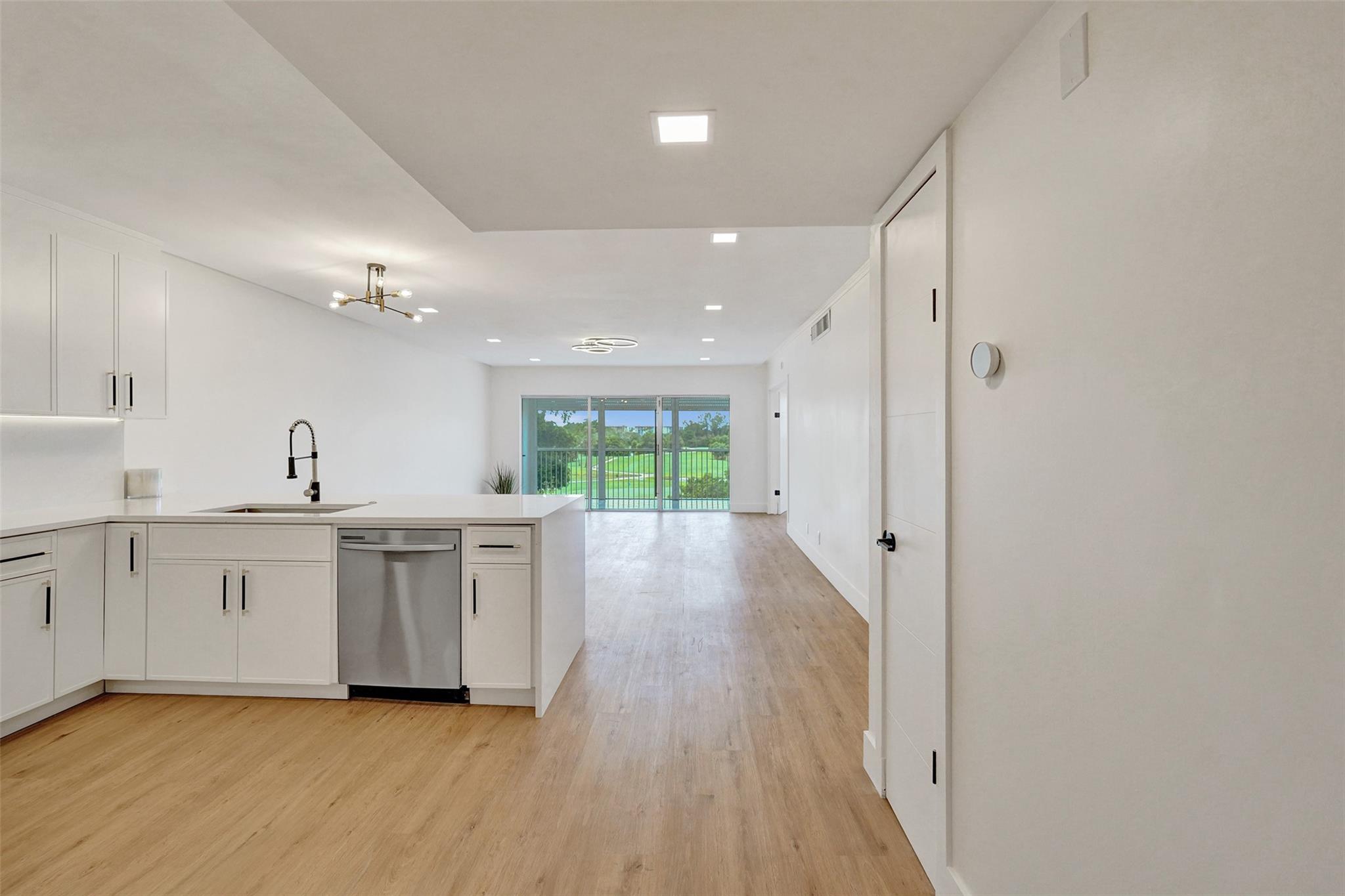 3300 N Palm Aire Dr 401