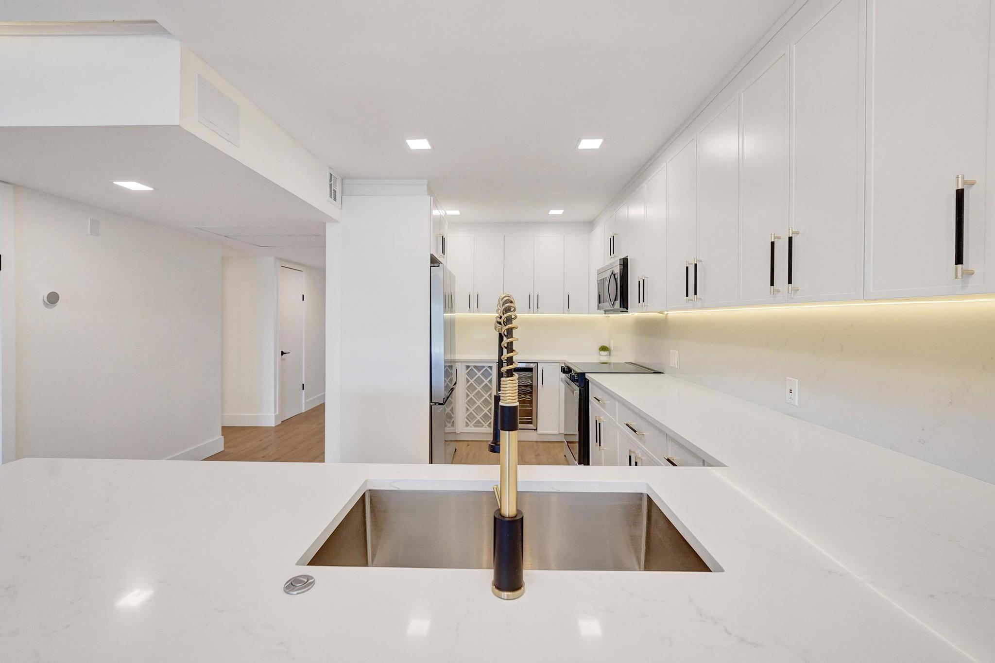 3300 N Palm Aire Dr 401